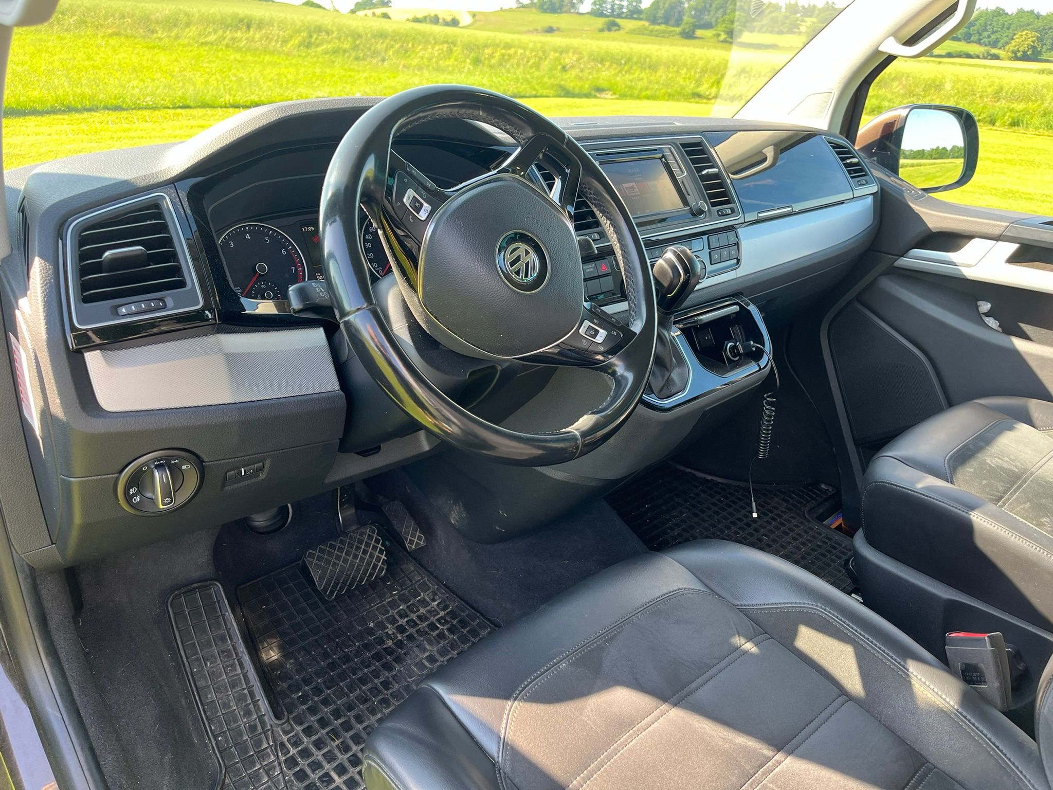 Volkswagen Multivan, Volkswagen Multivan, 2017 - fotka 2
