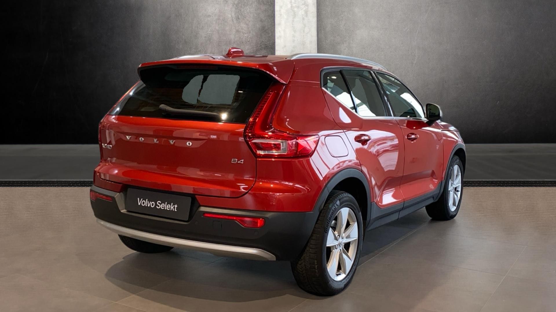 Volvo XC40, PLUS BRIGHT, B4 FWD, 145+10 kW - fotka 3