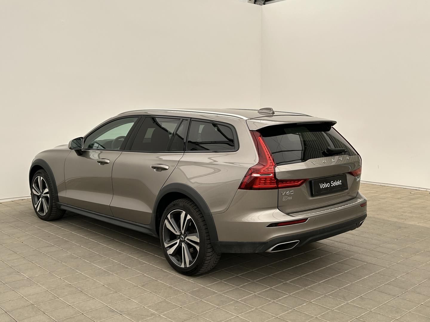 Volvo V60, 2.0B4 145kW 4x4  Cross Country - fotka 4