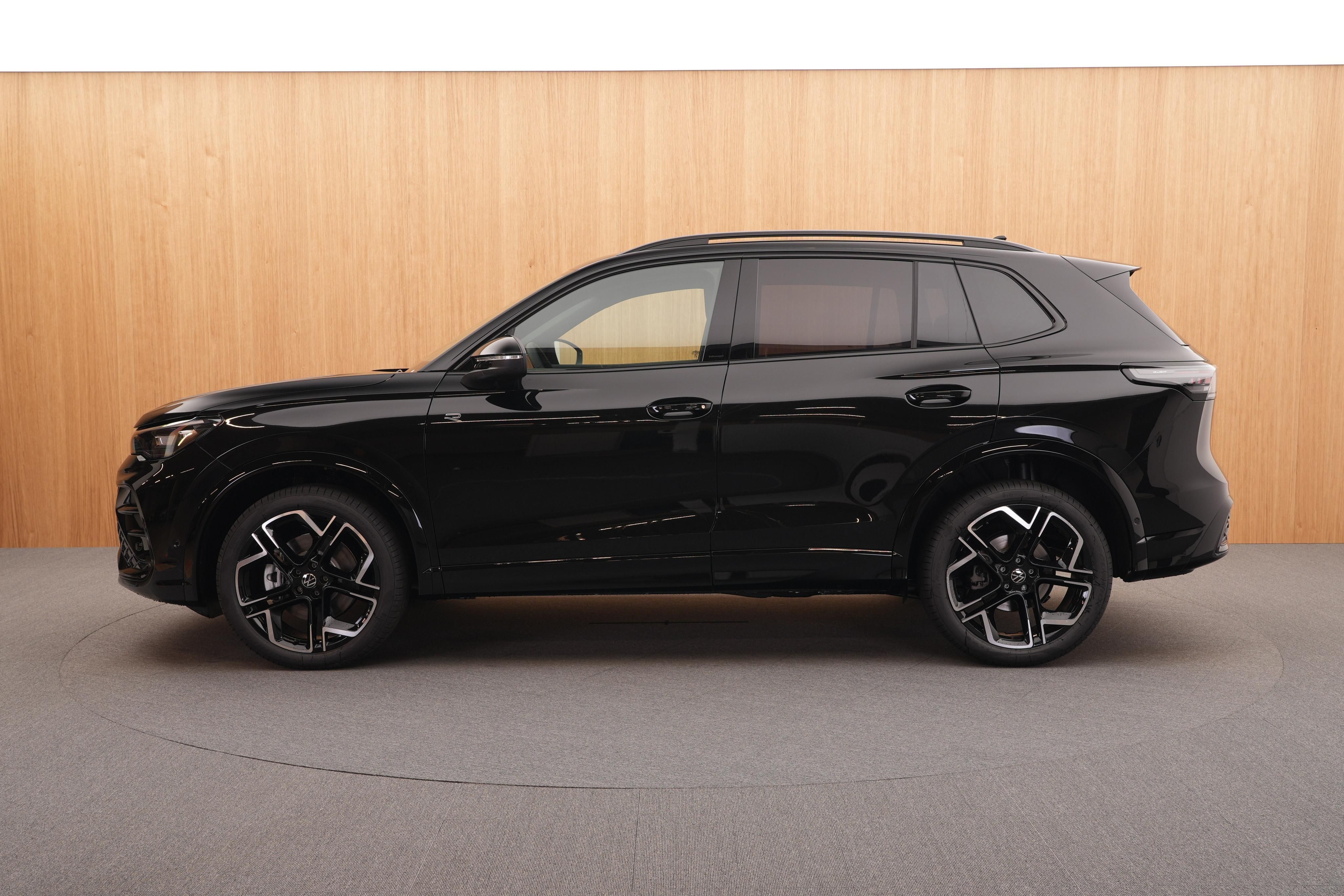 Volkswagen Tiguan, R-Line People 2.0 TSI 4x4 DSG - fotka 2