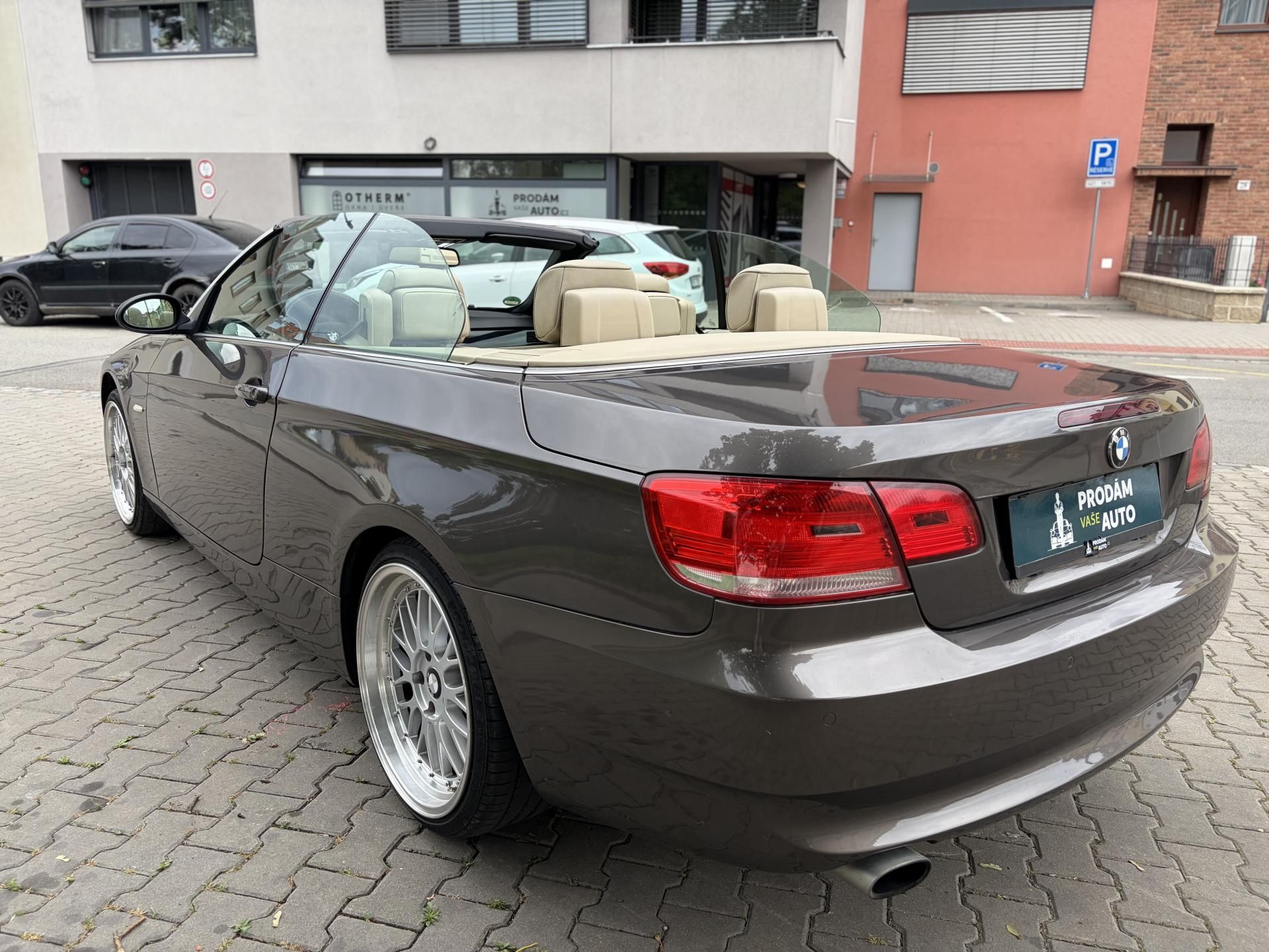 BMW Řada 3, 320i Kabriolet - fotka 6