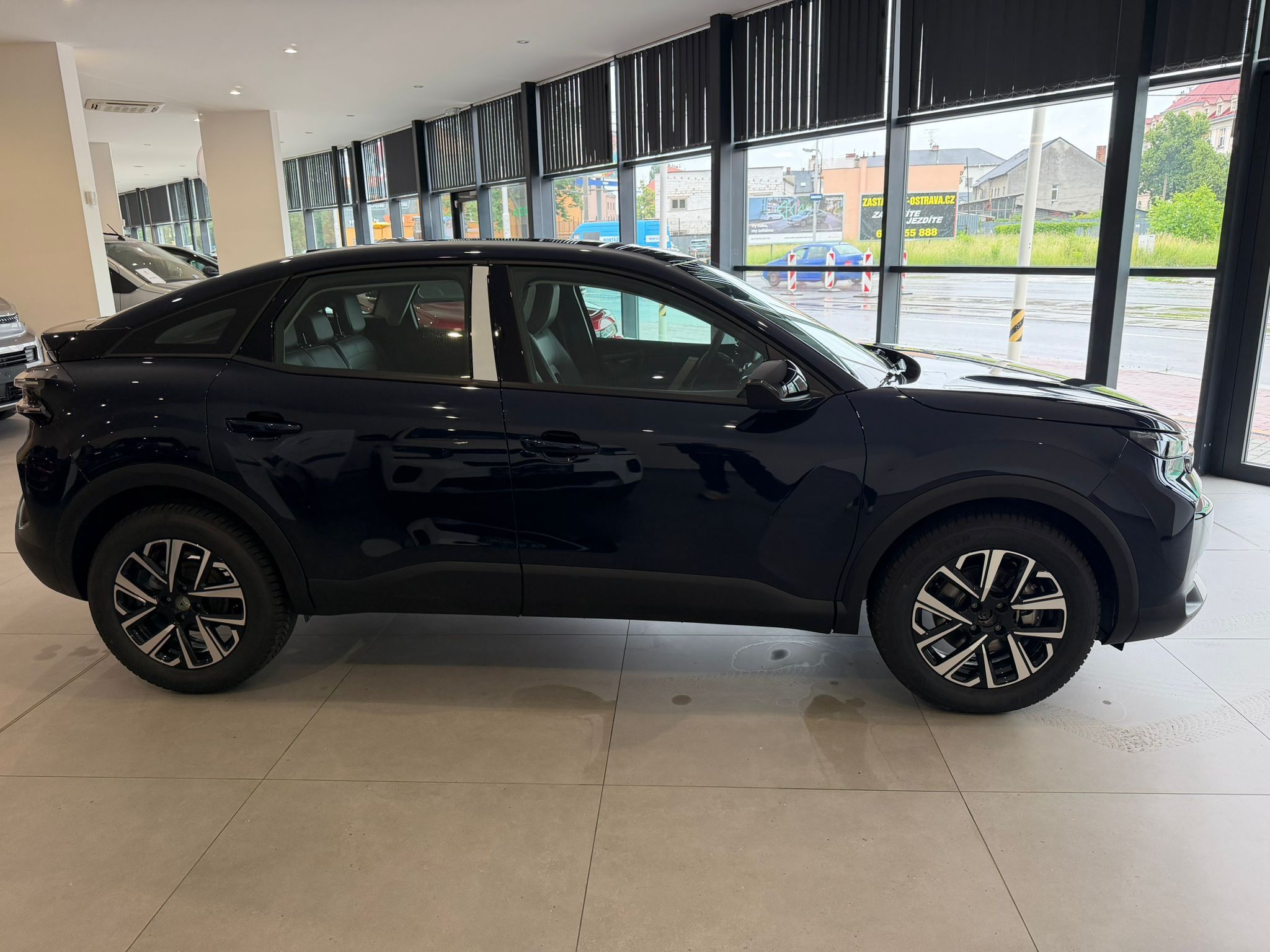 Citroën C4, PLUS Hybrid 145k Automatic - fotka 4