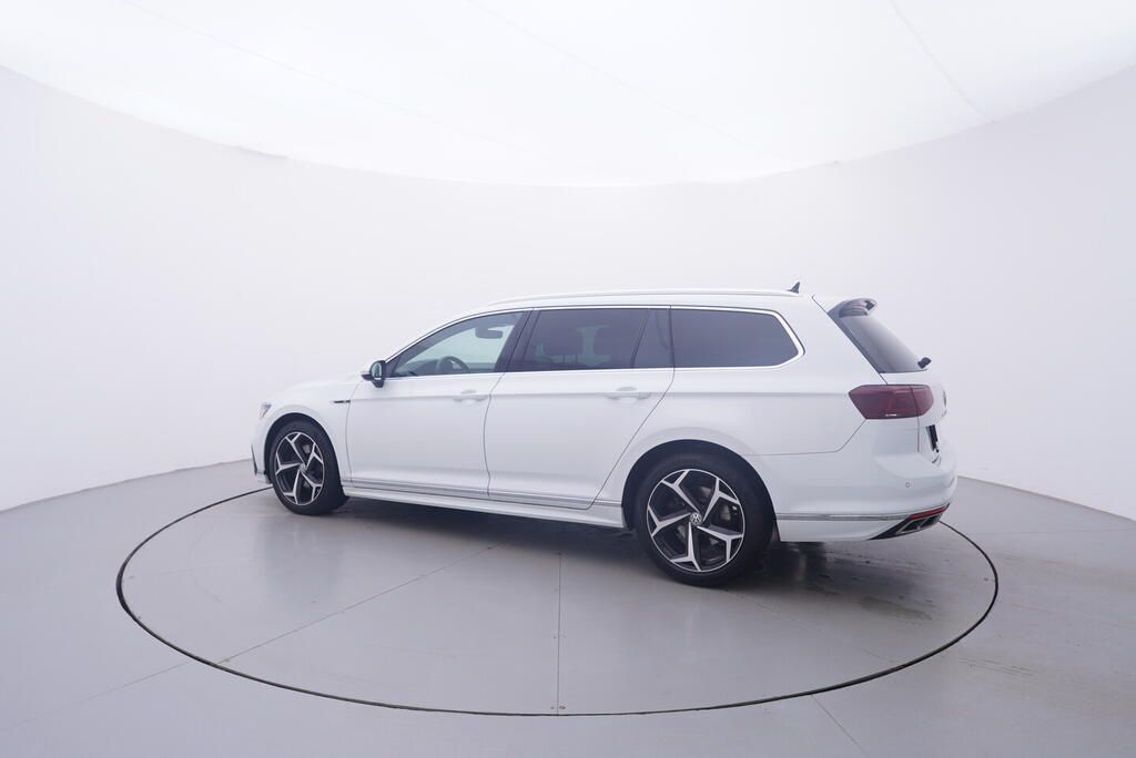 Volkswagen Passat, R-Line 2.0 TDI 110 kW - fotka 3