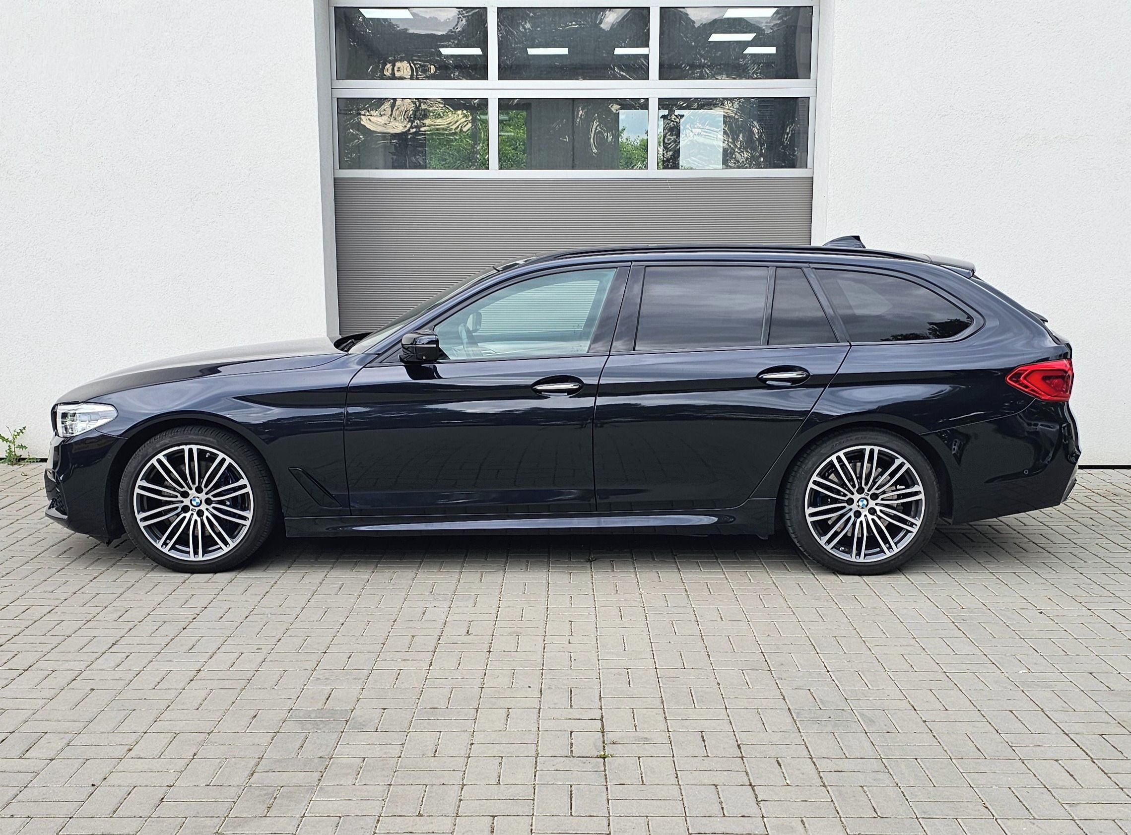 BMW Řada 5, 530d xDrive - fotka 5
