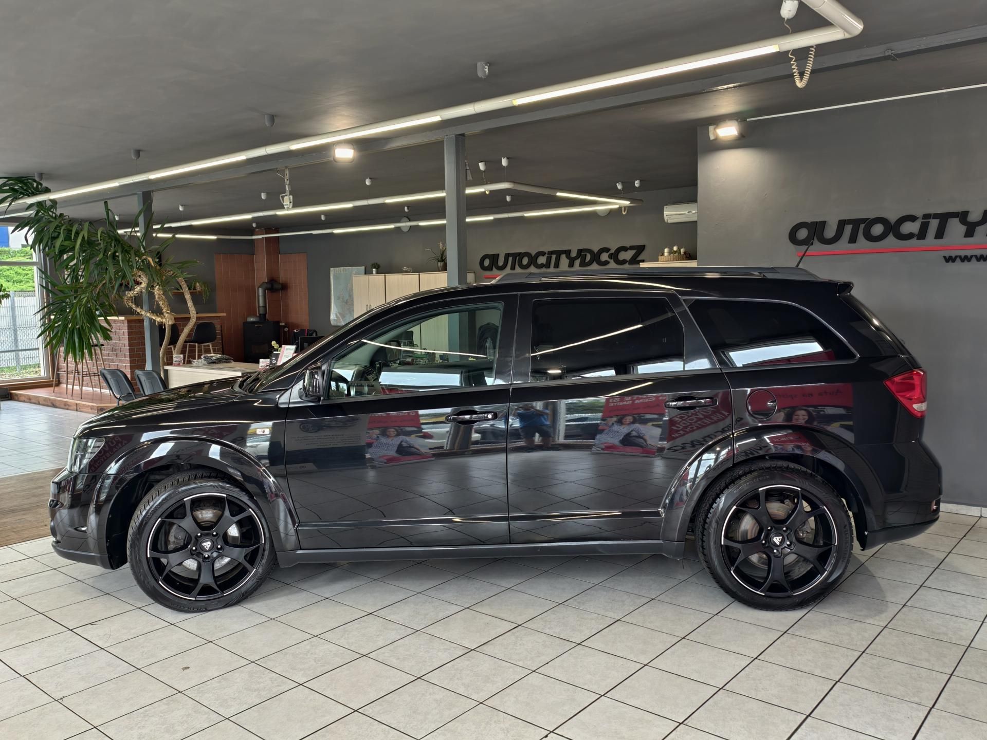 Fiat Freemont, 2.0 MJT 125kW 7MÍST BLACK CODE - fotka 4