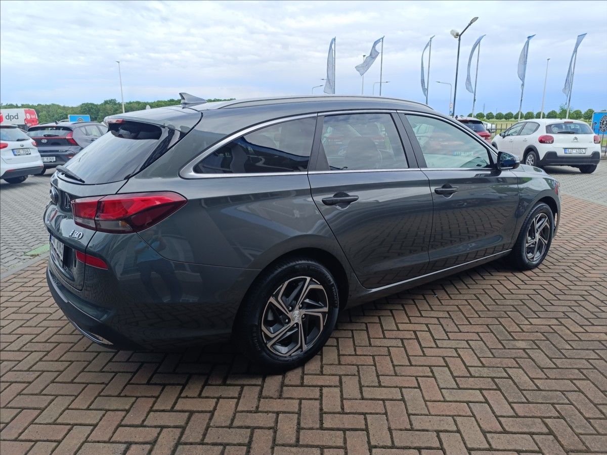 Hyundai i30, 1,0 T-GDi DCT,Automat Smart - fotka 5
