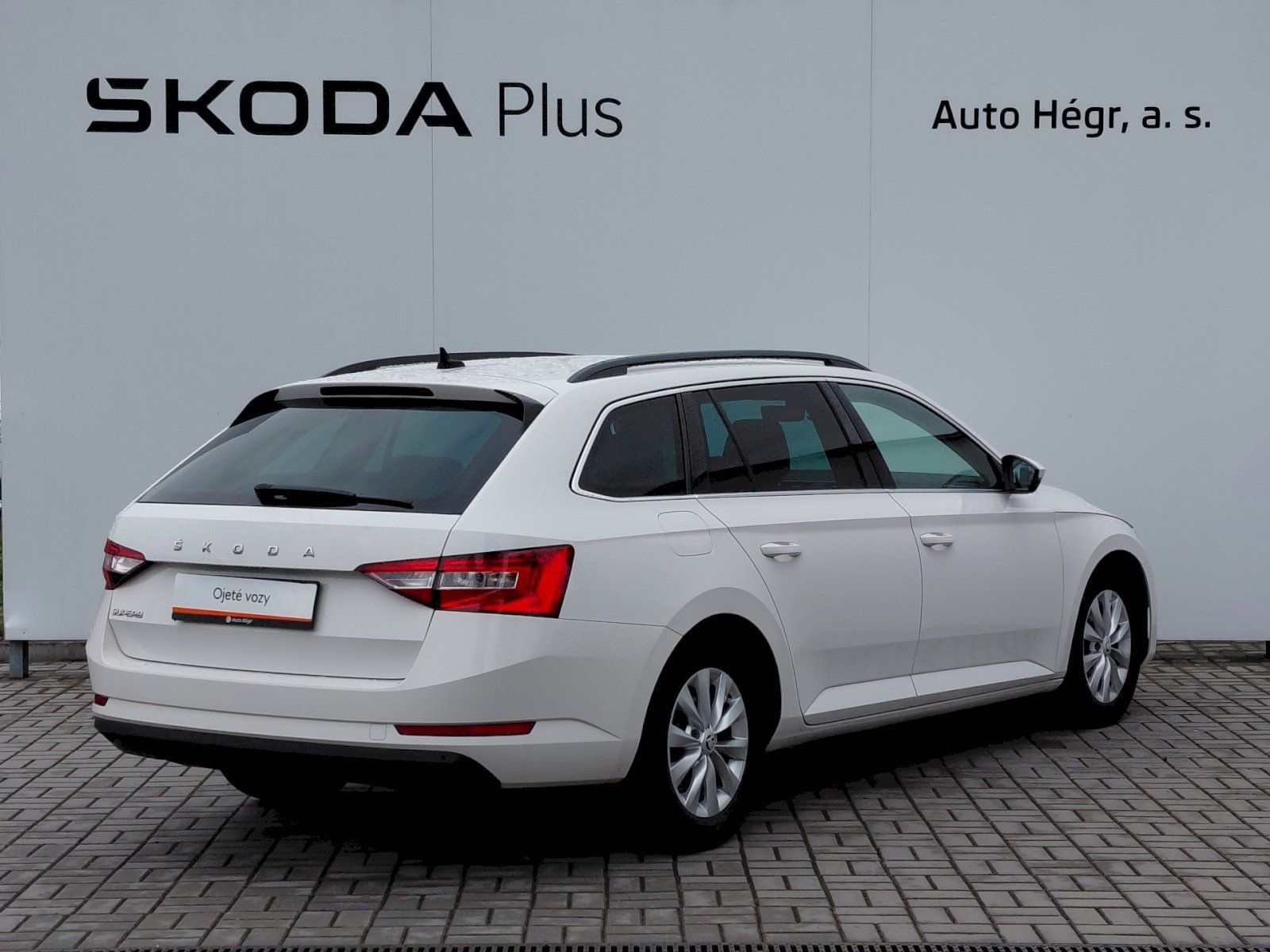 Škoda Superb, 2.0 TDI 110kW Ambition Combi - fotka 2