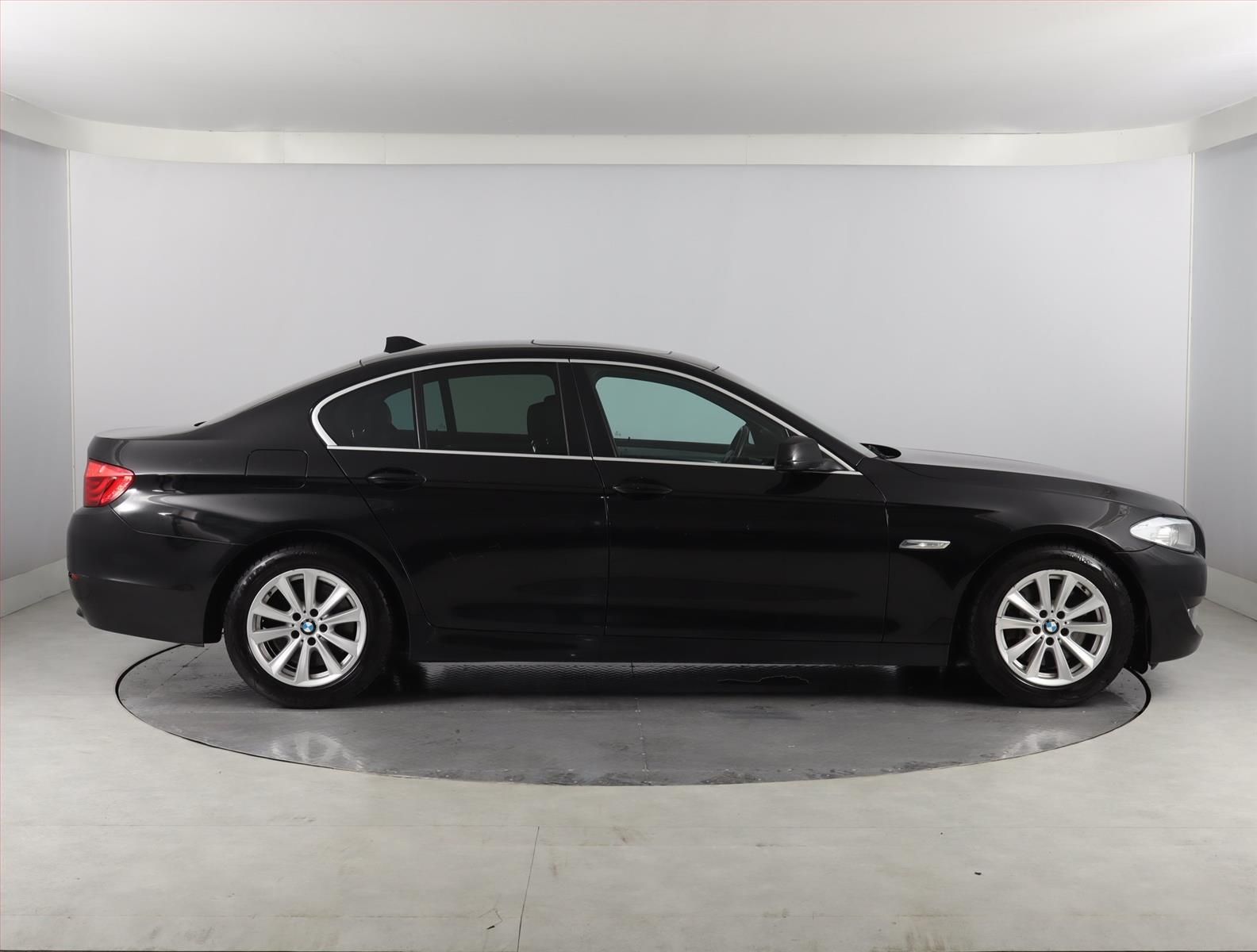 BMW Řada 5, 530d, Automat, Navi - fotka 6