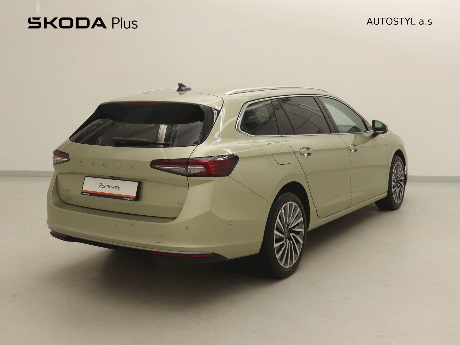 Škoda Superb, combi 1.5PHEV 204k Laurin a Kl - fotka 2