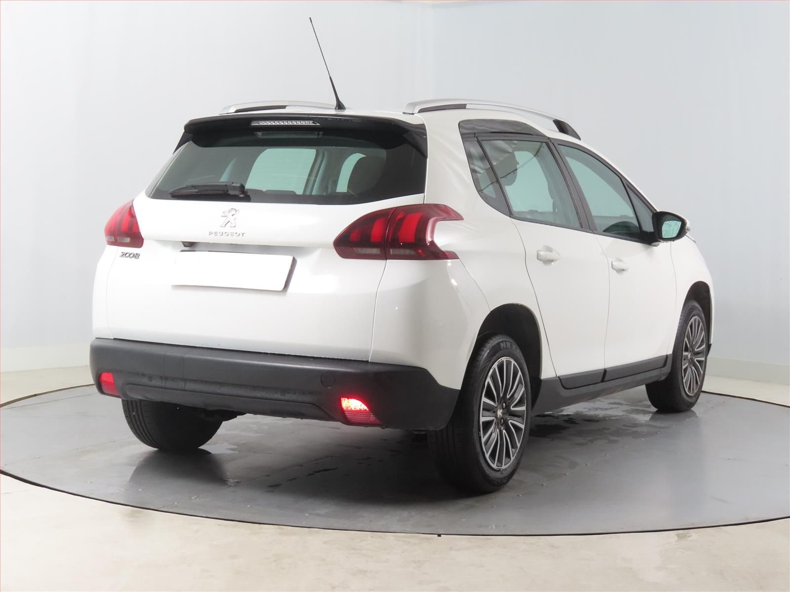 Peugeot 2008, 1.2 PureTech, Active Pack - fotka 5