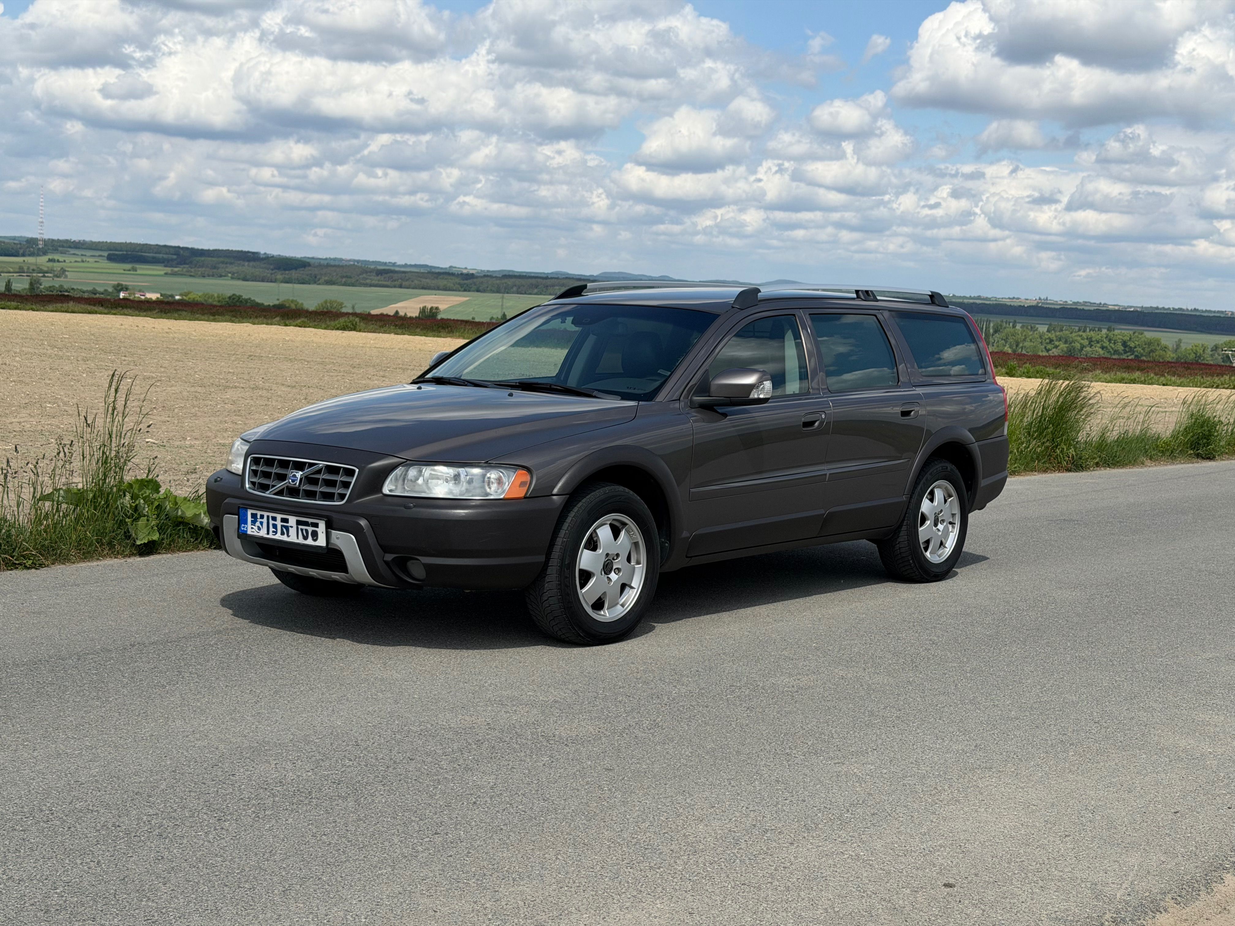 Volvo XC70, 2.4 D5 AWD Cross Country - fotka 2