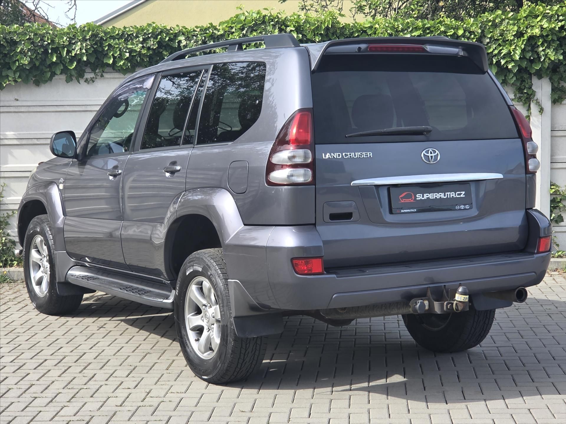 Toyota Land Cruiser, 3,0 D-4D 127kW 8-míst ČR 1.maj - fotka 4