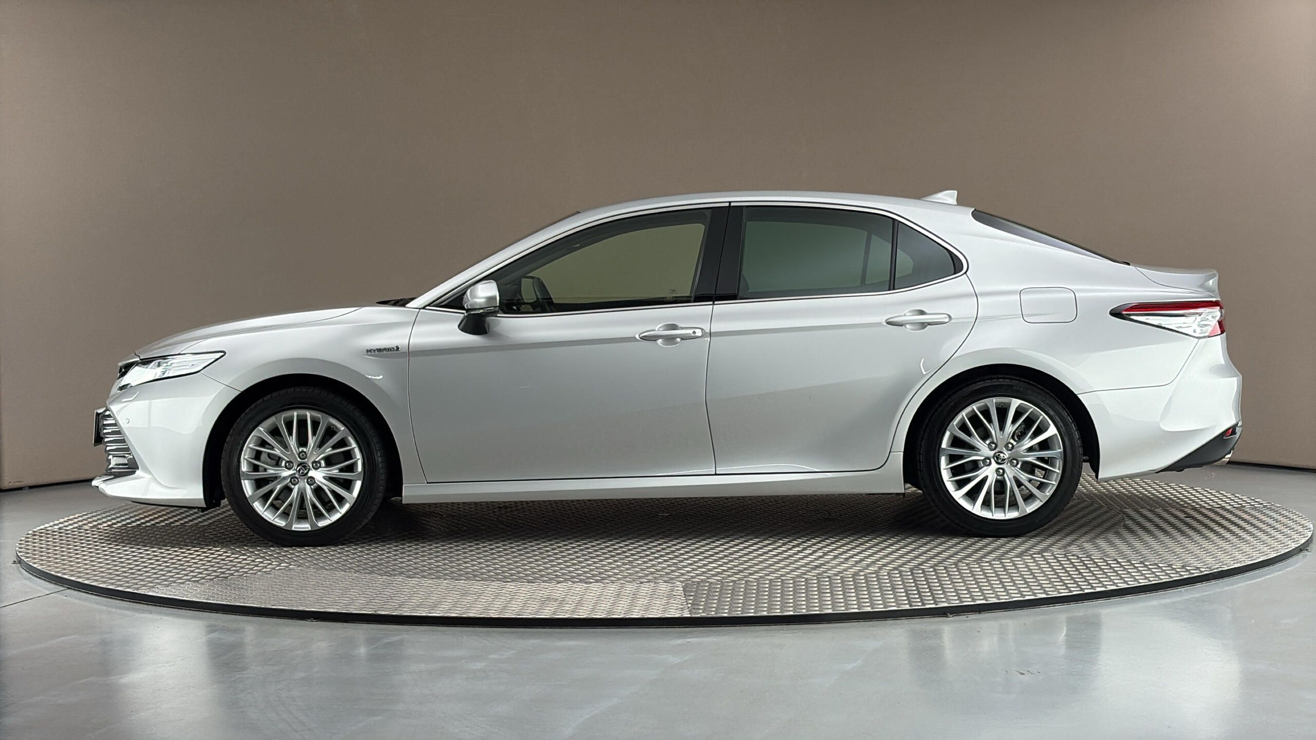 Toyota Camry, 2.5 Hybrid AUT Executive - fotka 4