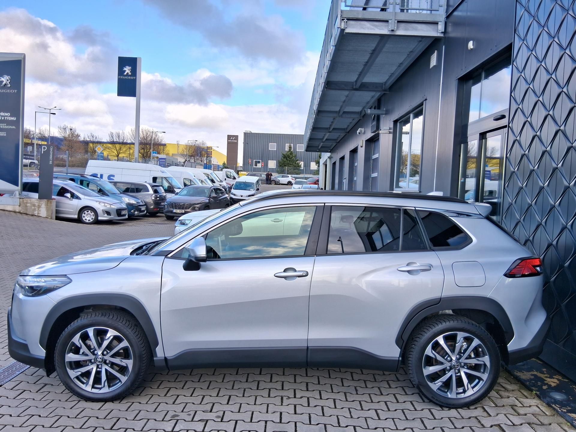 Toyota Corolla Cross, STYLE TECH 2.0 H. 4x4 143 kW - fotka 4