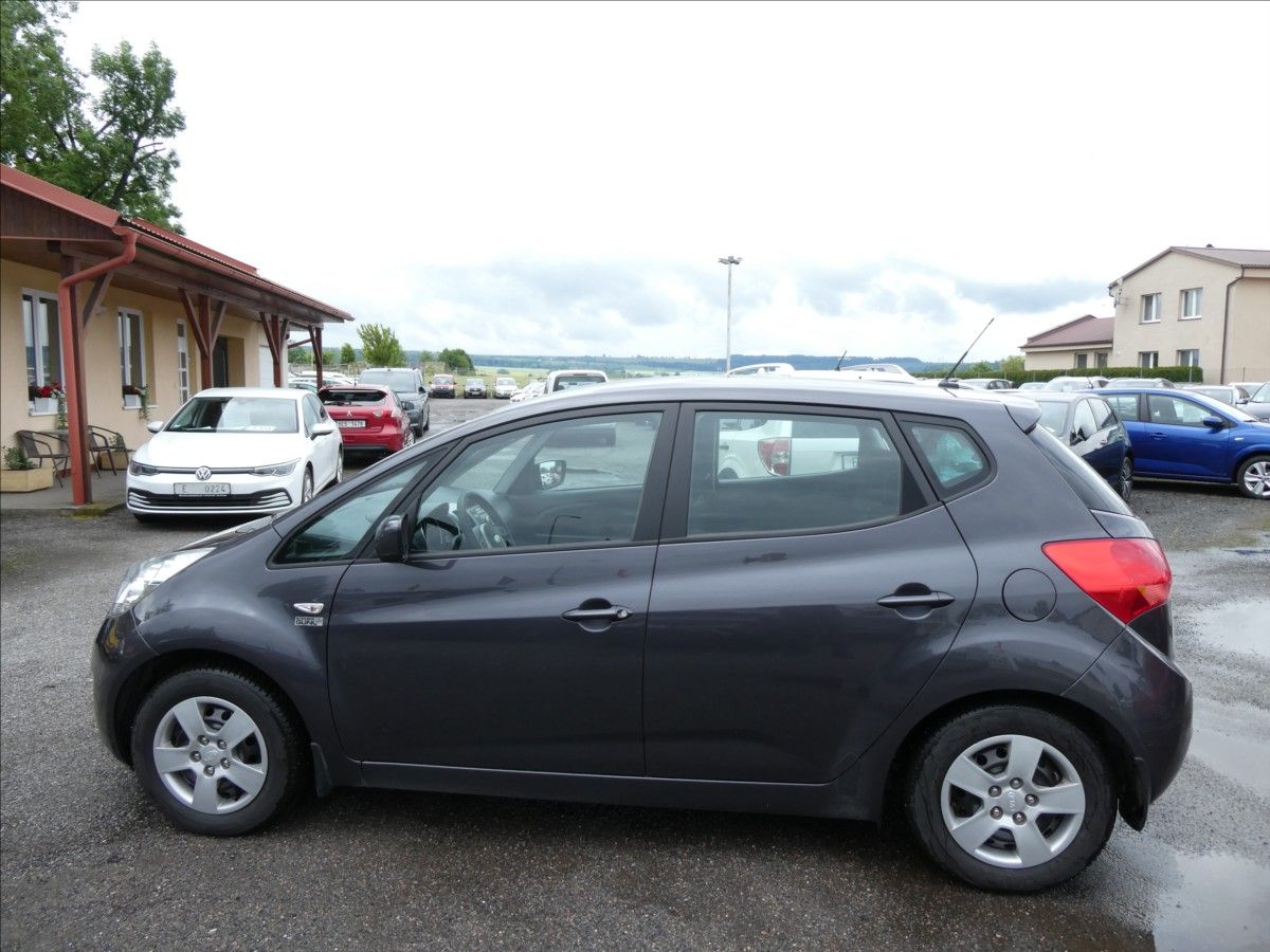 Kia Venga, 1,6 i 92kW klima,2x kola,závěs - fotka 6