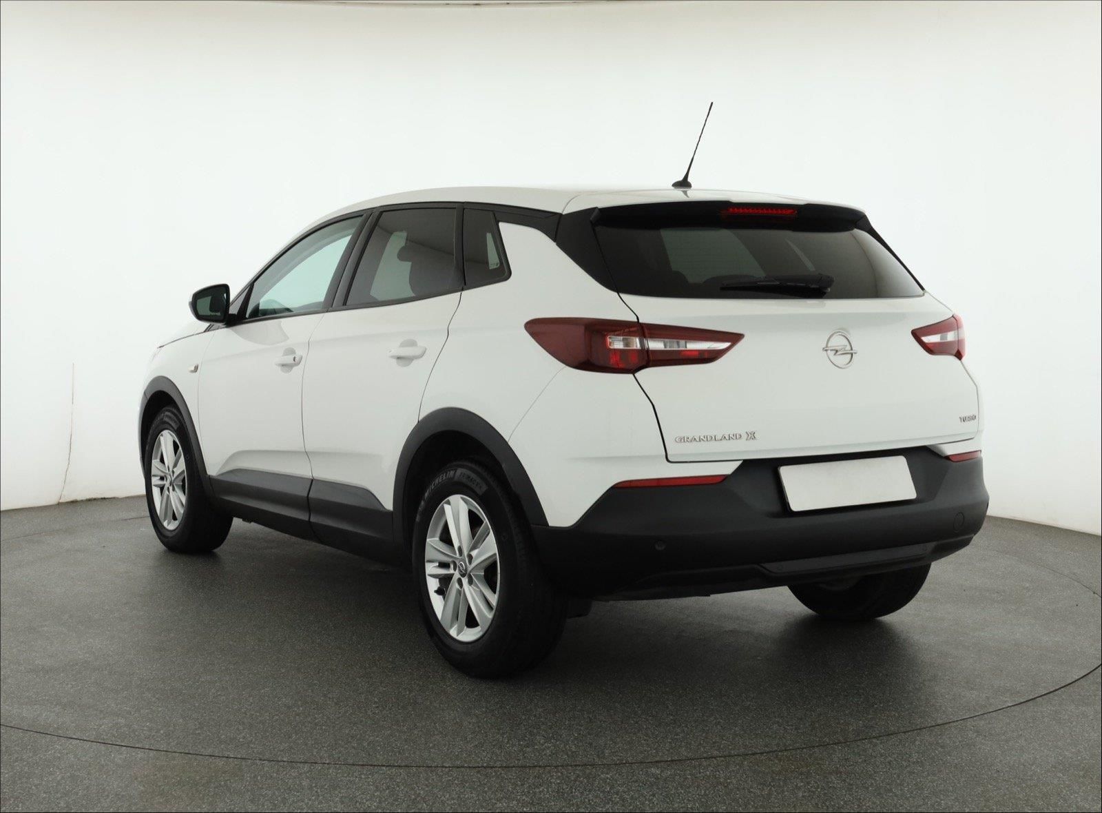Opel Grandland X, 1.2 Turbo, Automatická klima - fotka 3