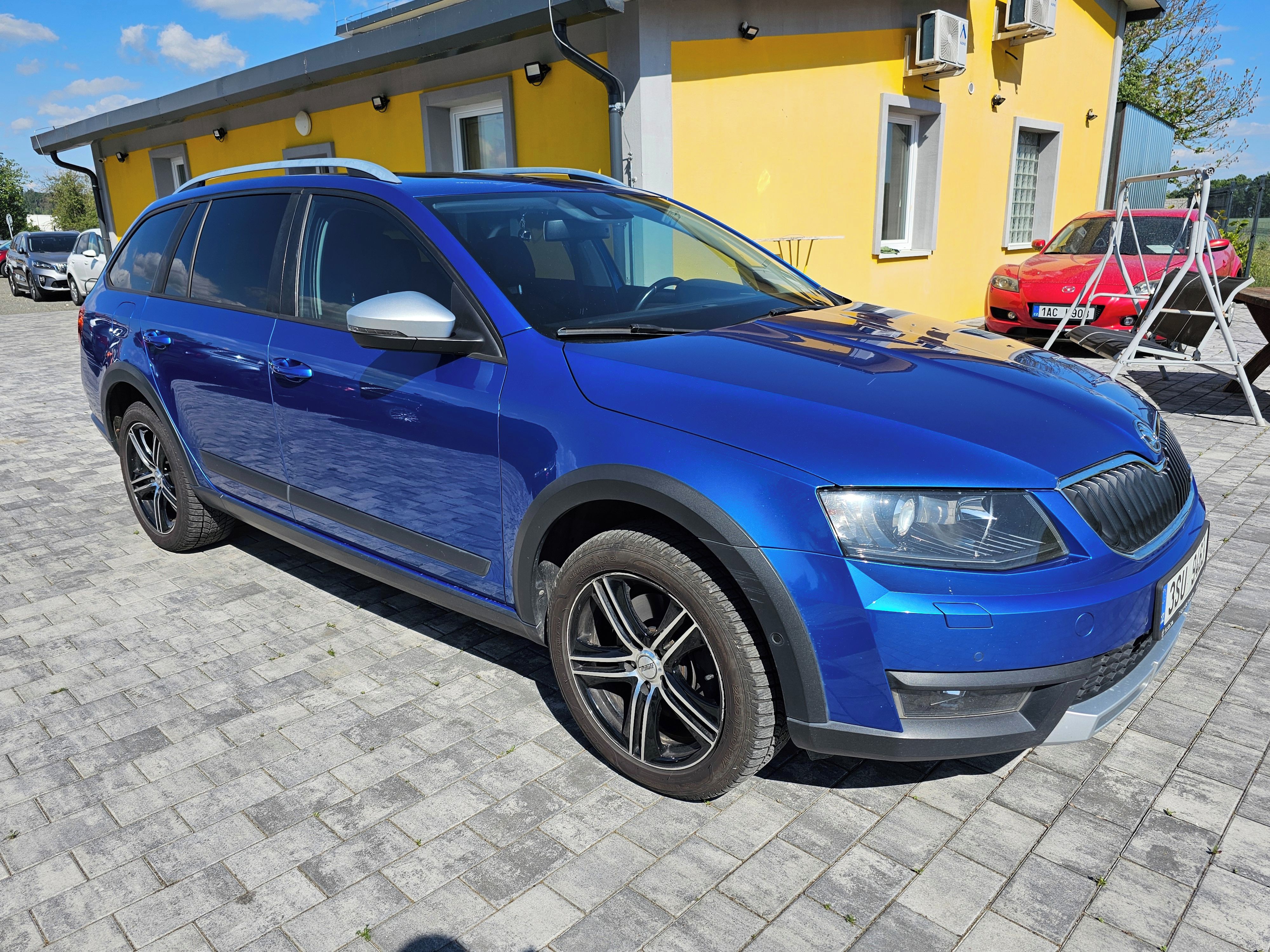 Škoda Octavia, Scout 2.0TDI 135kw,DSG,nez.top - fotka 3
