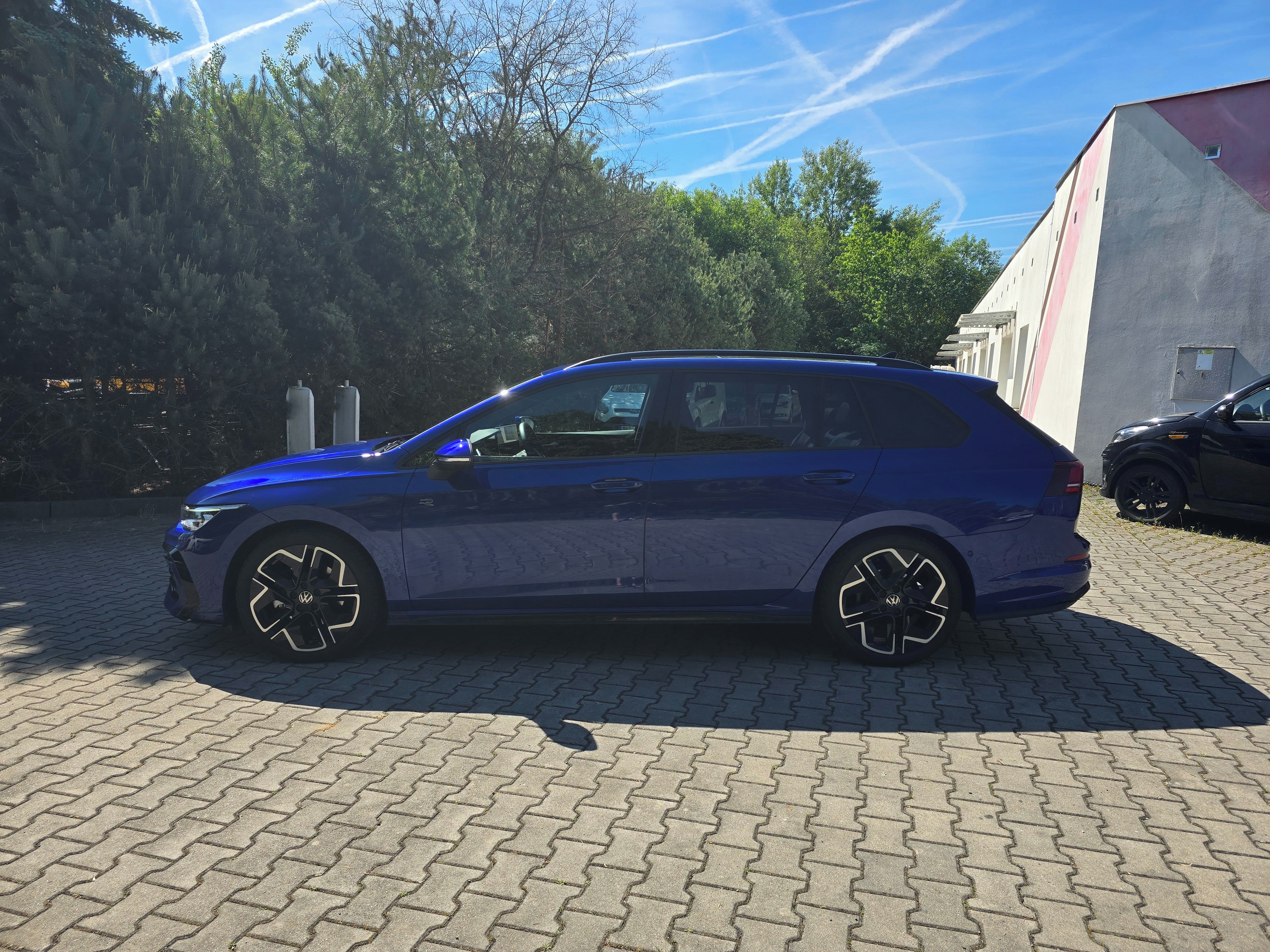 Volkswagen Golf Variant, 2.0 TDI DSG R-Line PANO, TAŽNÝ - fotka 2