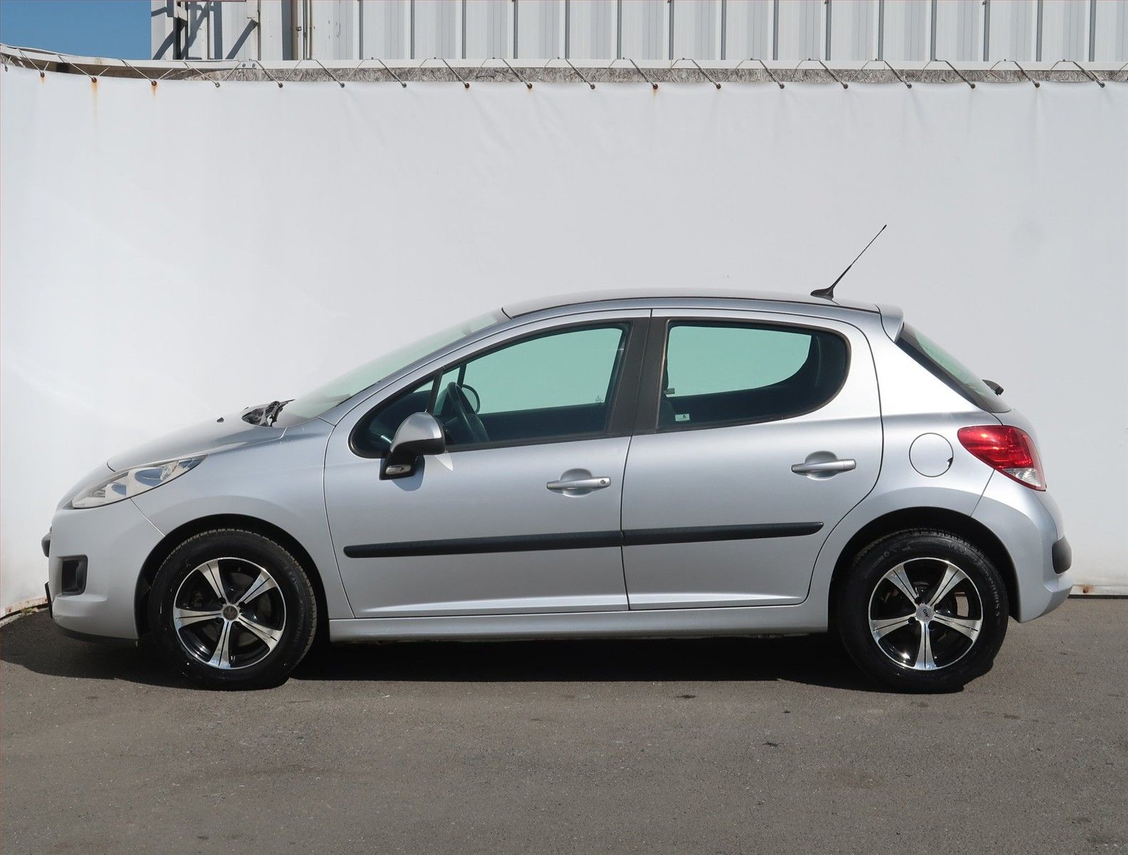 Peugeot 207, 1.4 VTi, Serv.kniha, po STK - fotka 3