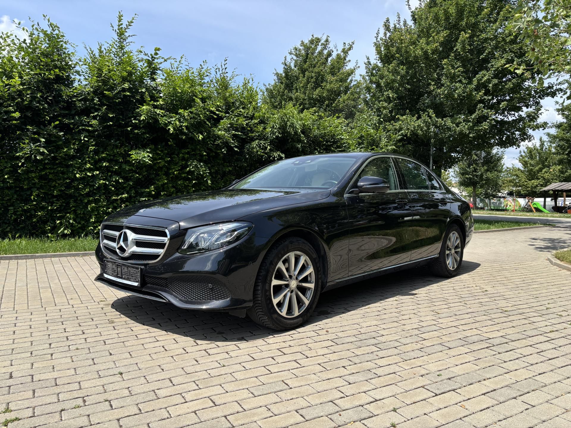 Mercedes-Benz Třídy E, E200 135kw 1 maj ČR 52 000 km - fotka 2