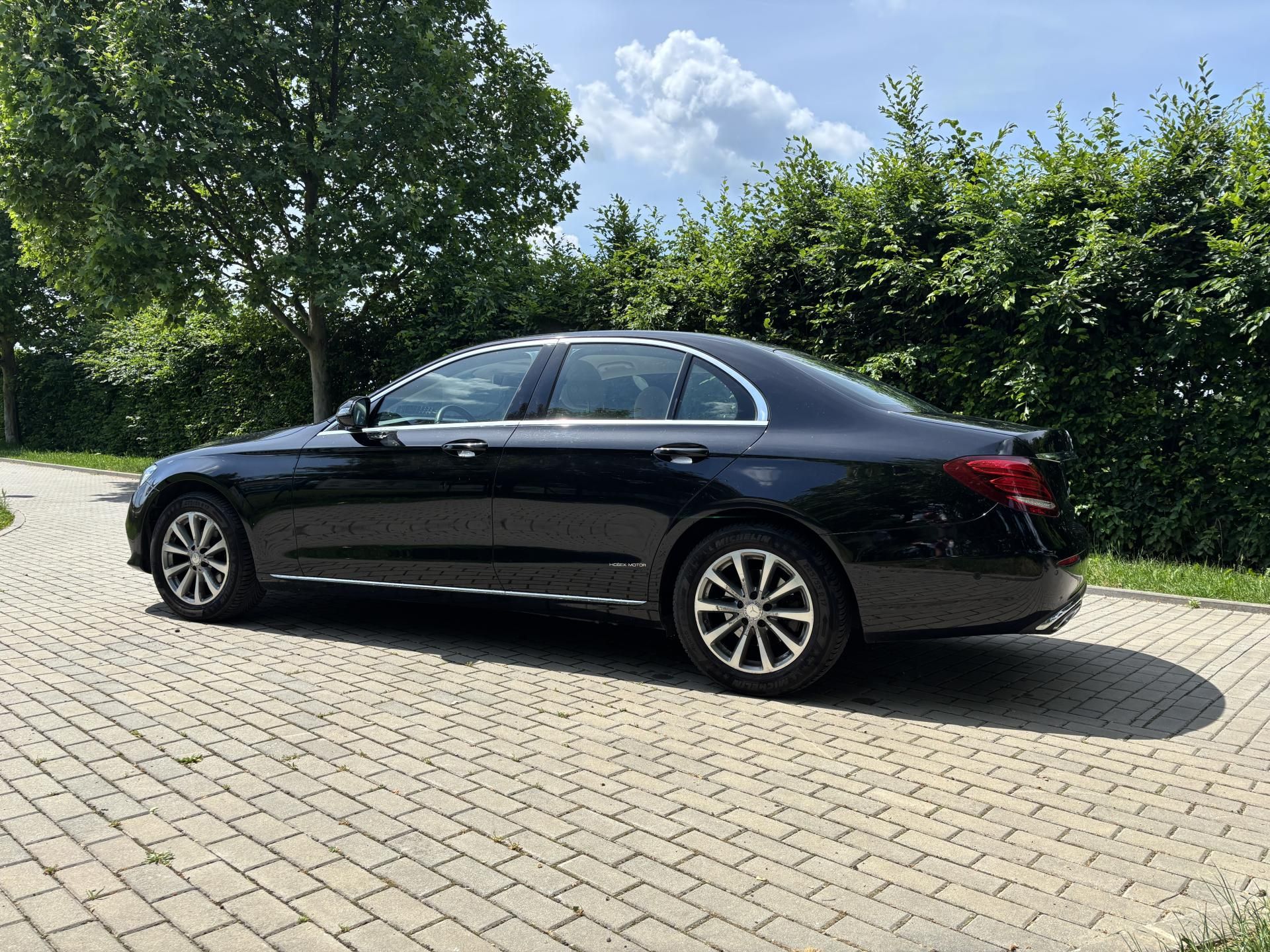 Mercedes-Benz Třídy E, E200 135kw 1 maj ČR 52 000 km - fotka 6