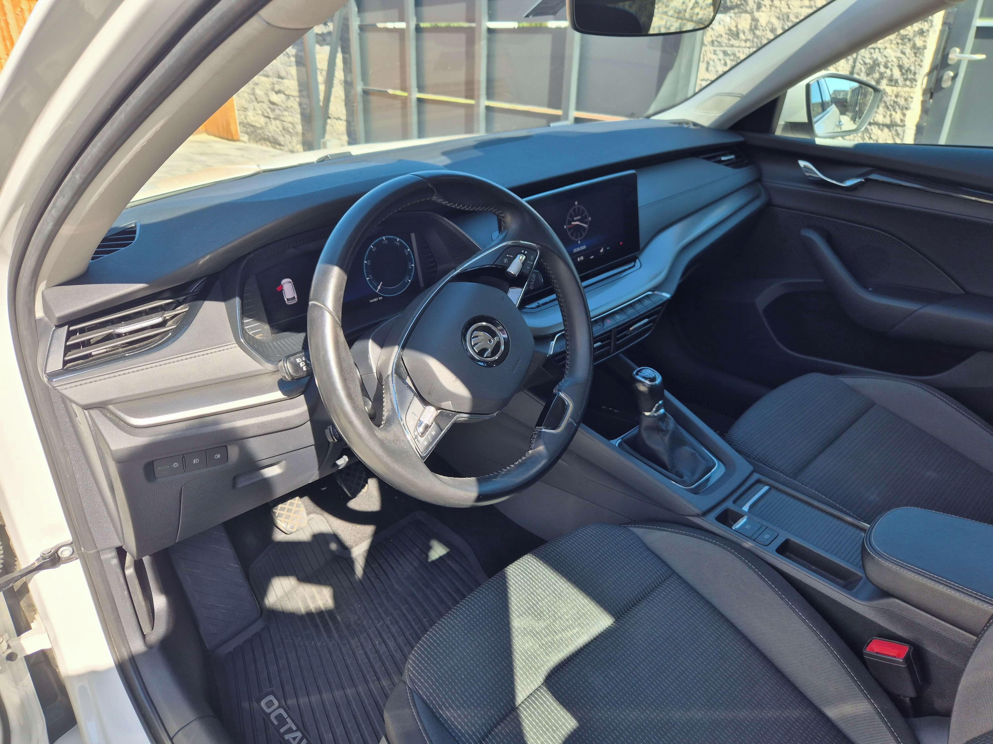 Škoda Octavia, 2.0tdi, 85kw,ČR - fotka 6