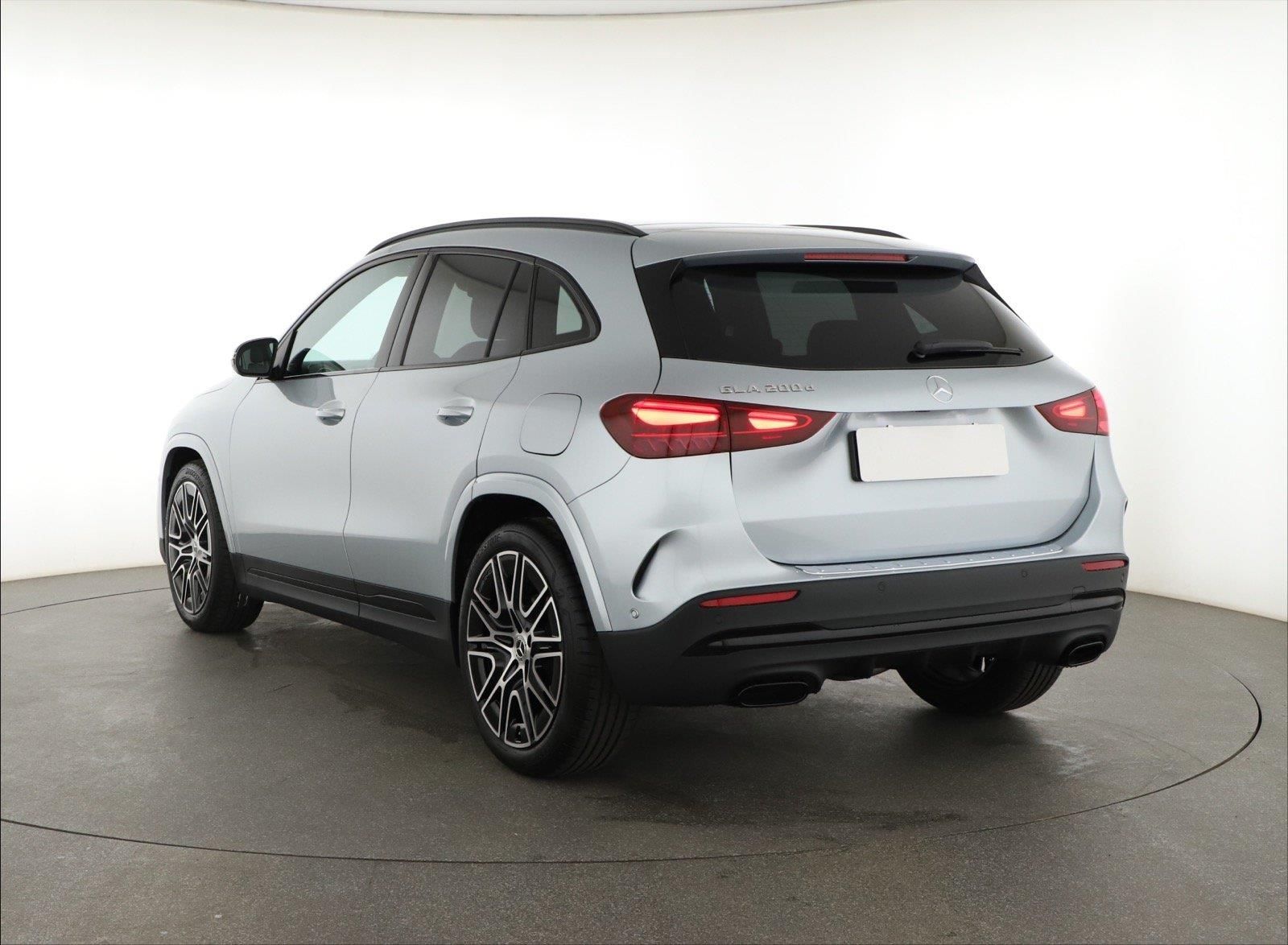 Mercedes-Benz GLA, 200 d, AMG Line - fotka 3