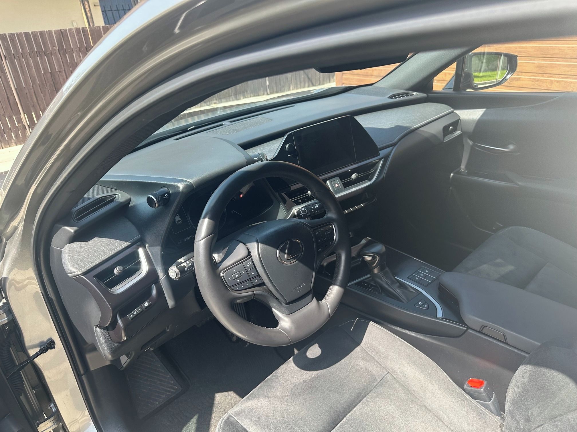 Lexus UX 250h, Lexus UX 250h 2.0L E-CVT - fotka 6