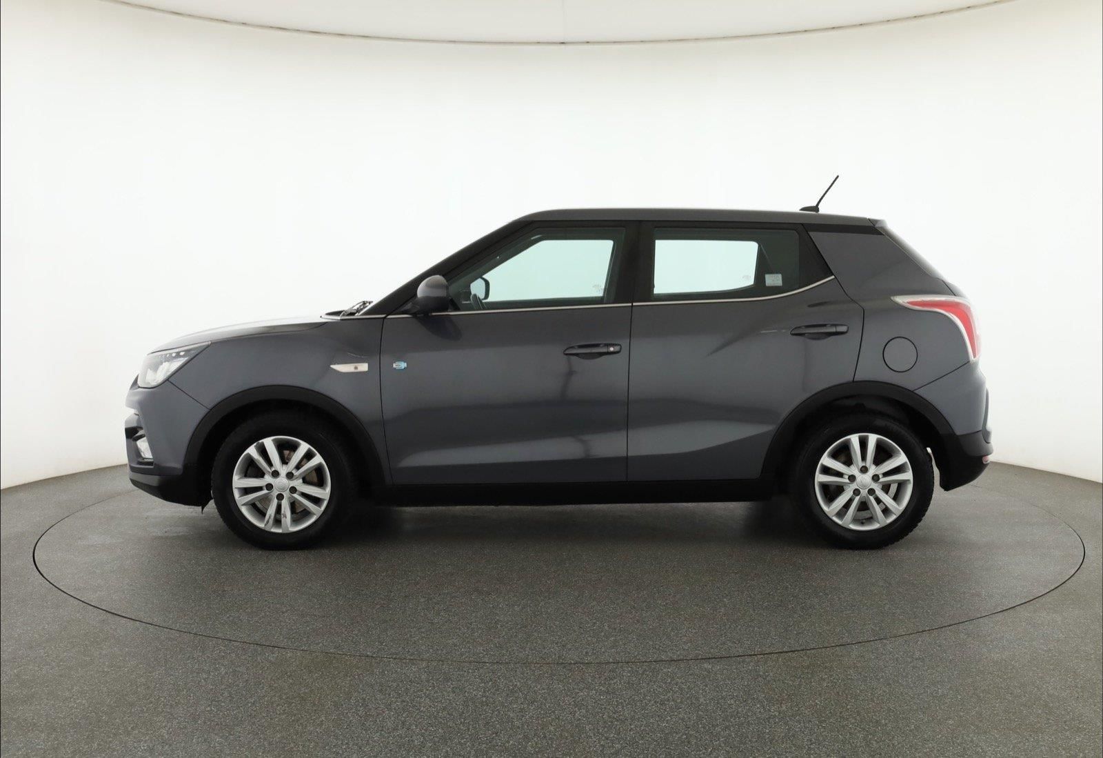 SsangYong Tivoli, 1.6 e-XDi, 4X4, Serv.kniha - fotka 3