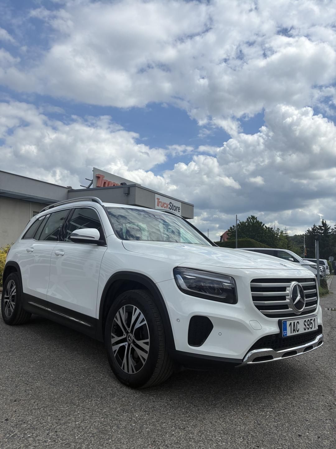 Mercedes-Benz GLB, 200d 4MATIC - fotka 2