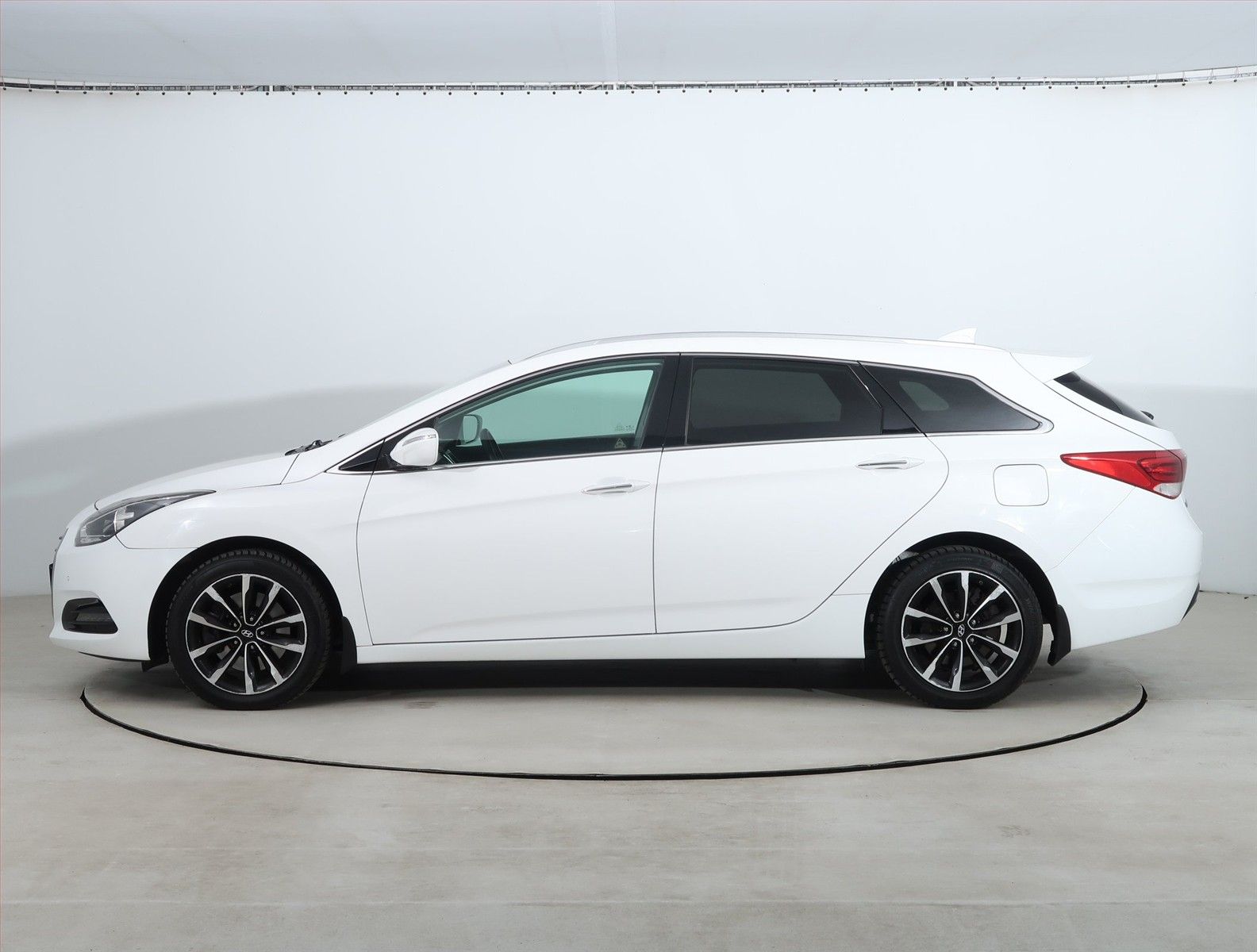 Hyundai i40, 1.7 CRDi, Serv.kniha, Navi - fotka 3