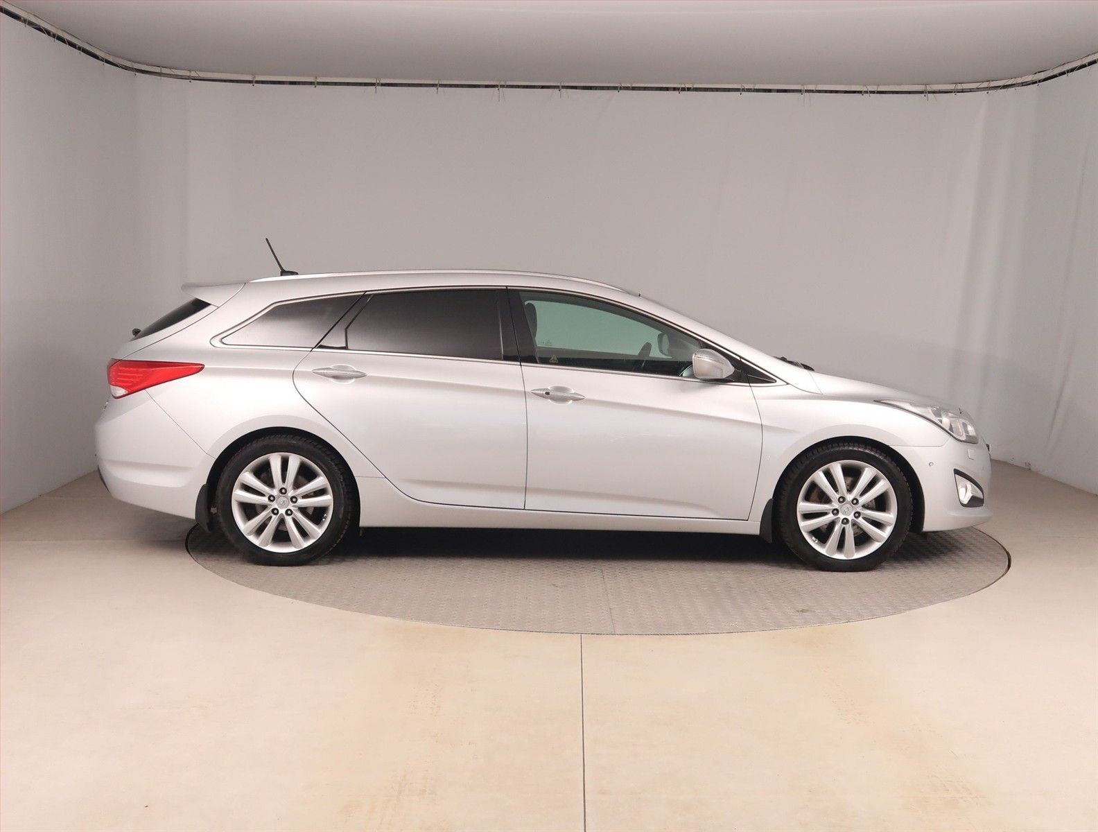 Hyundai i40, 1.7 CRDi, Navi, Kožené sedačky - fotka 6