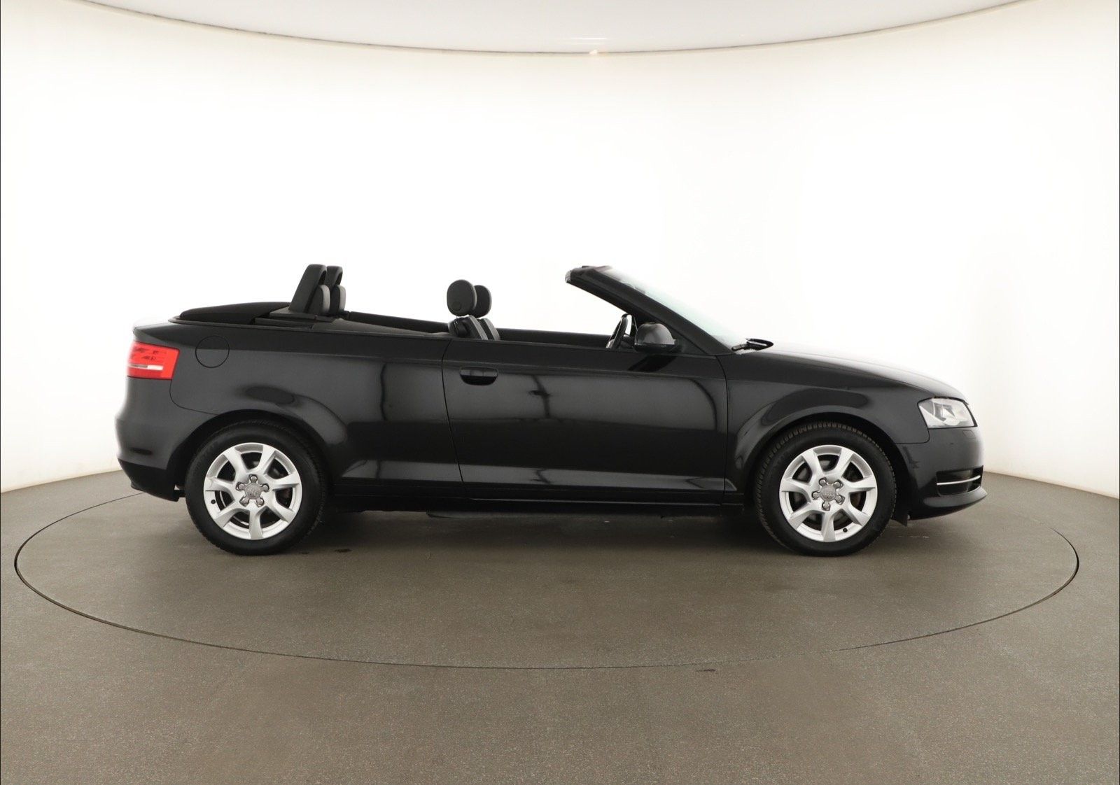 Audi A3, 1.8 TFSI, Kožené sedačky - fotka 6