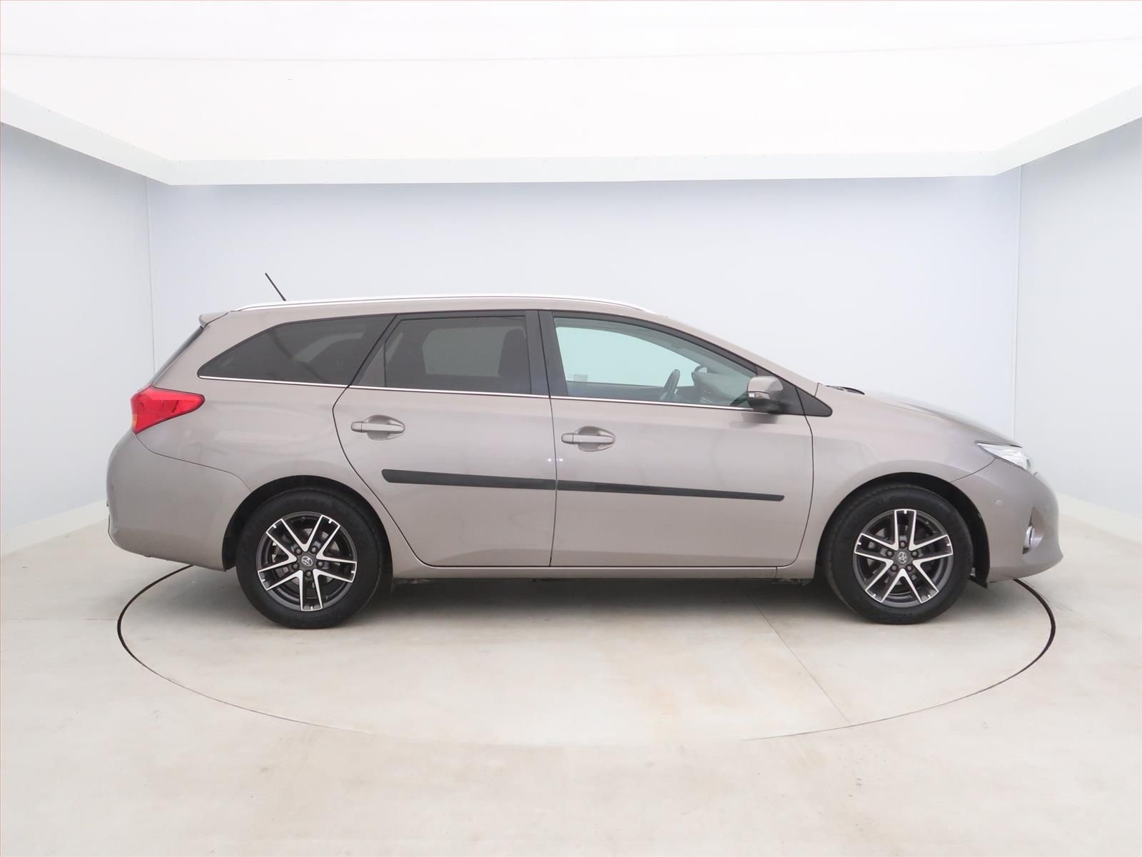 Toyota Auris, 1.6 Valvematic, Serv.kniha - fotka 6