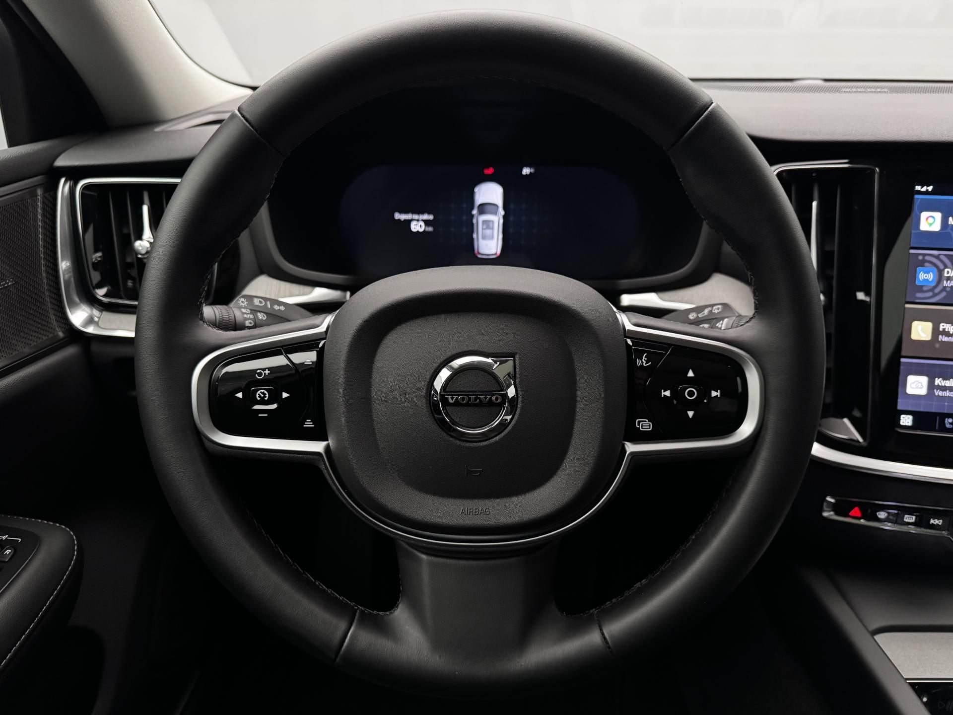 Volvo V60, B4 DARK PLUS AUT - fotka 3