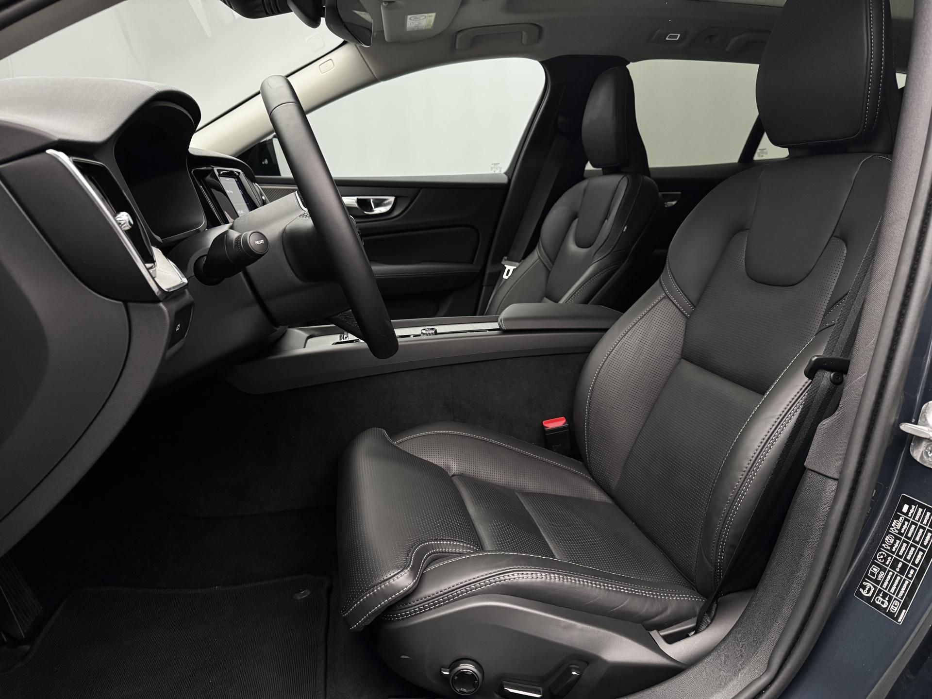 Volvo V60, B4 DARK PLUS AUT - fotka 4