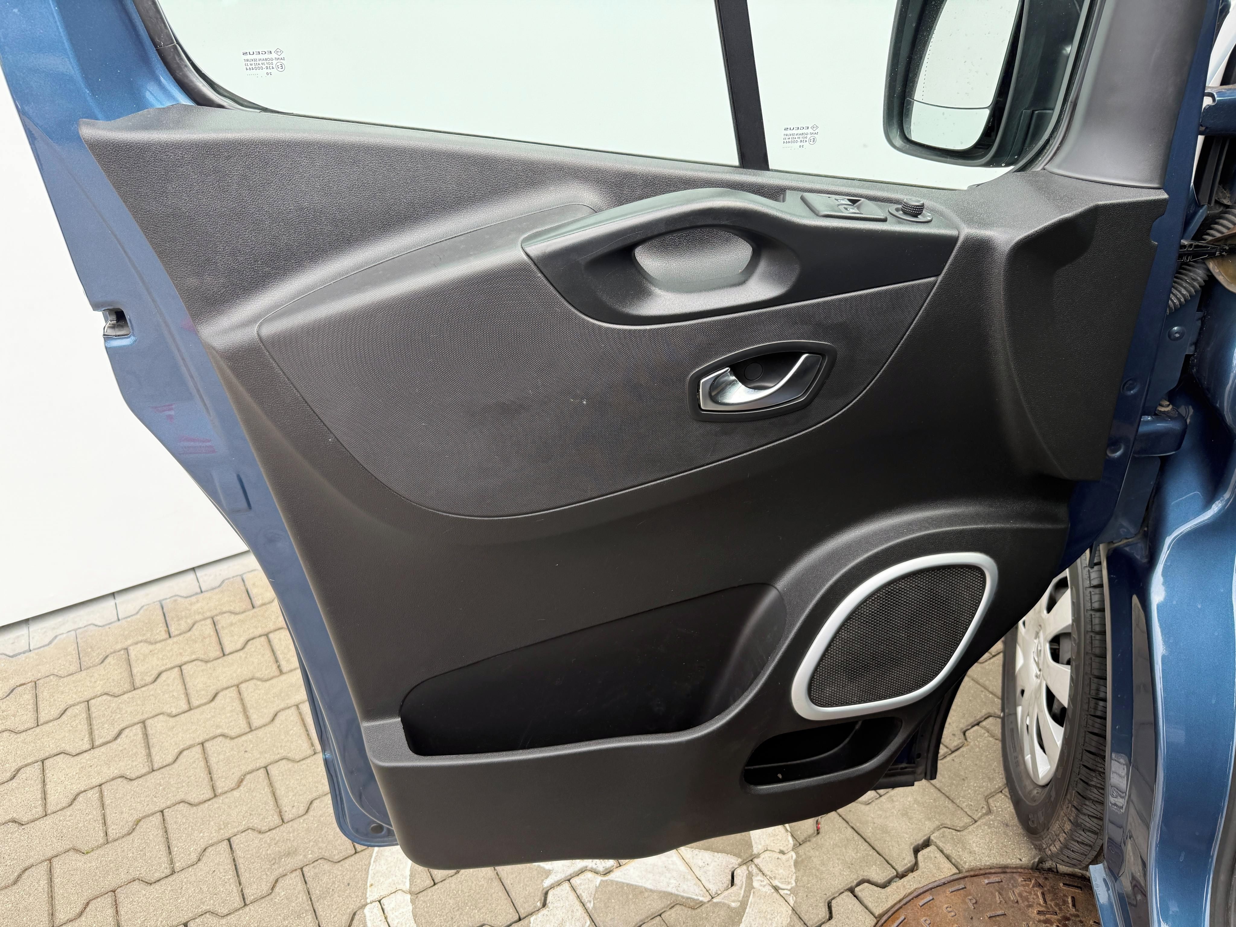 Renault Trafic, 2.0DCi 107kW 8Míst - fotka 6