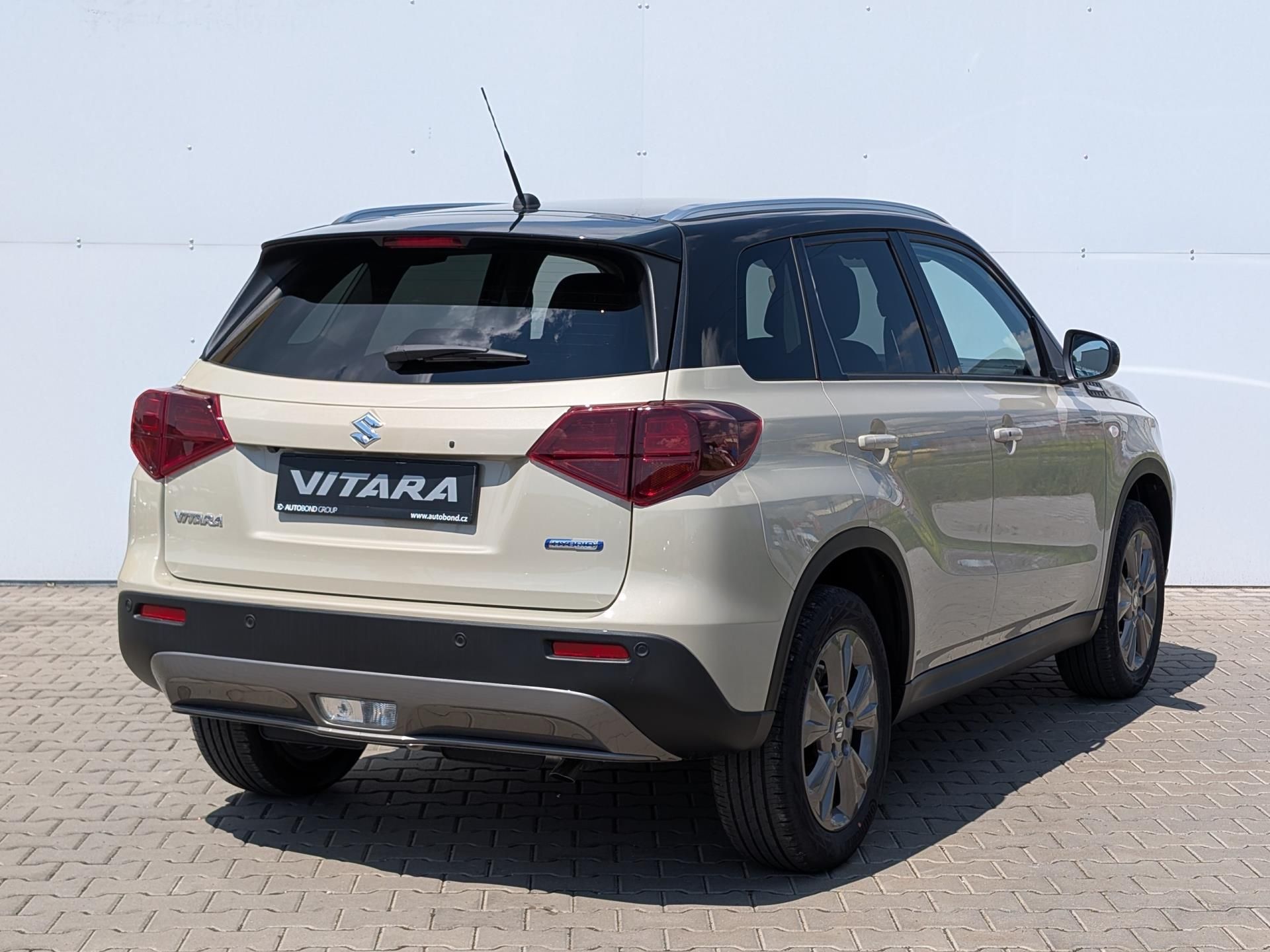 Suzuki Vitara, PREMIUM 1,4 HYBRID M/T 4x4 MY2 - fotka 2