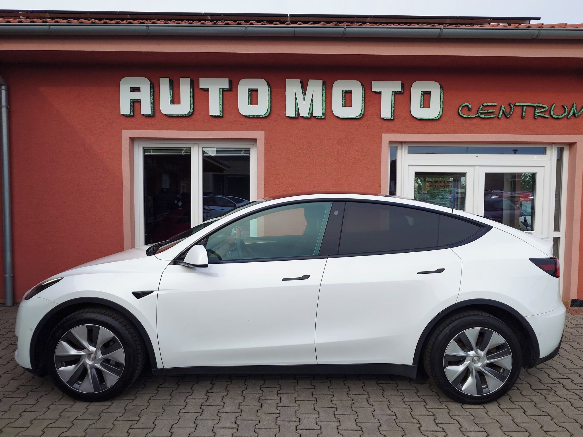 Tesla Model Y - fotka 4