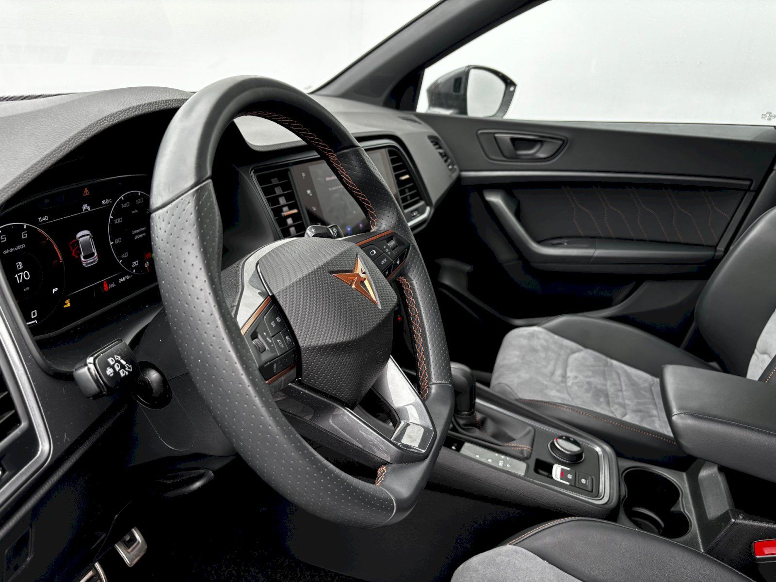 Cupra Ateca, 1.5 TSI 150k DSG Tribe Edition - fotka 5