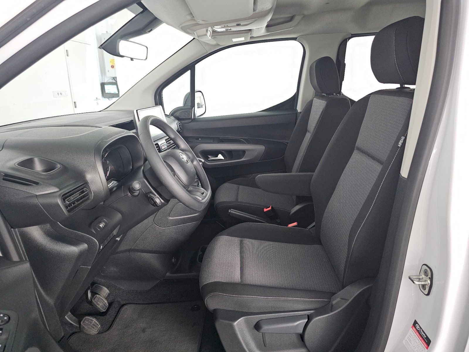 Toyota Proace City Verso, 1.2T 110k SHUTTLE SENSOR+ - fotka 6