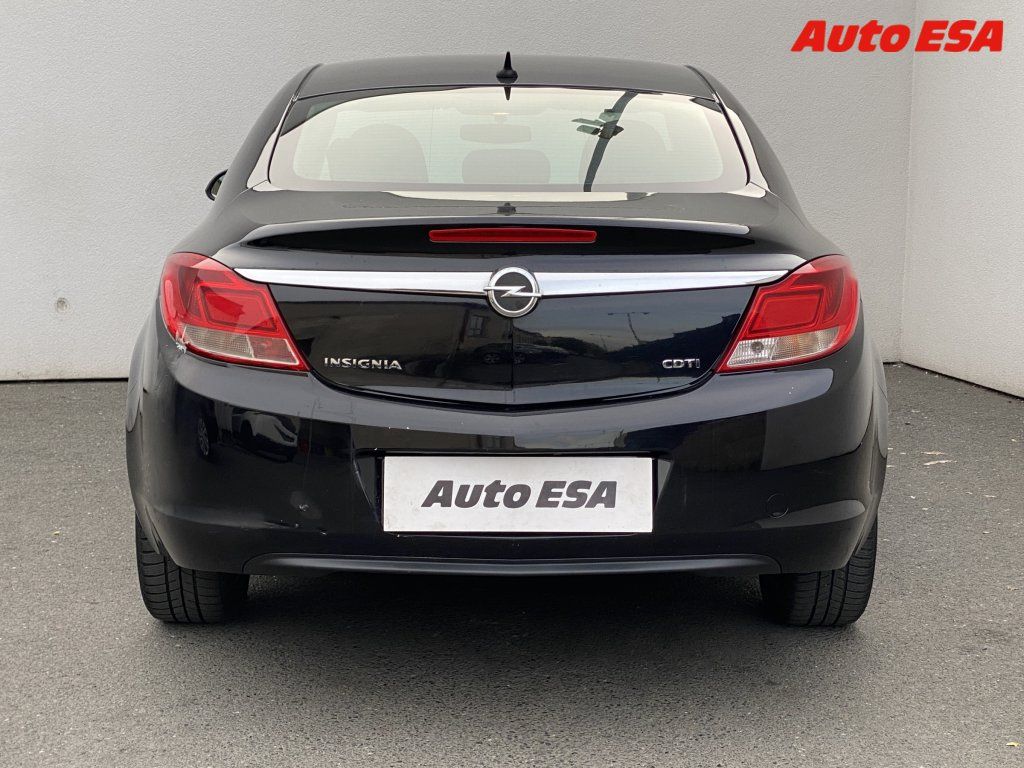 Opel Insignia, 2.0 D - fotka 5