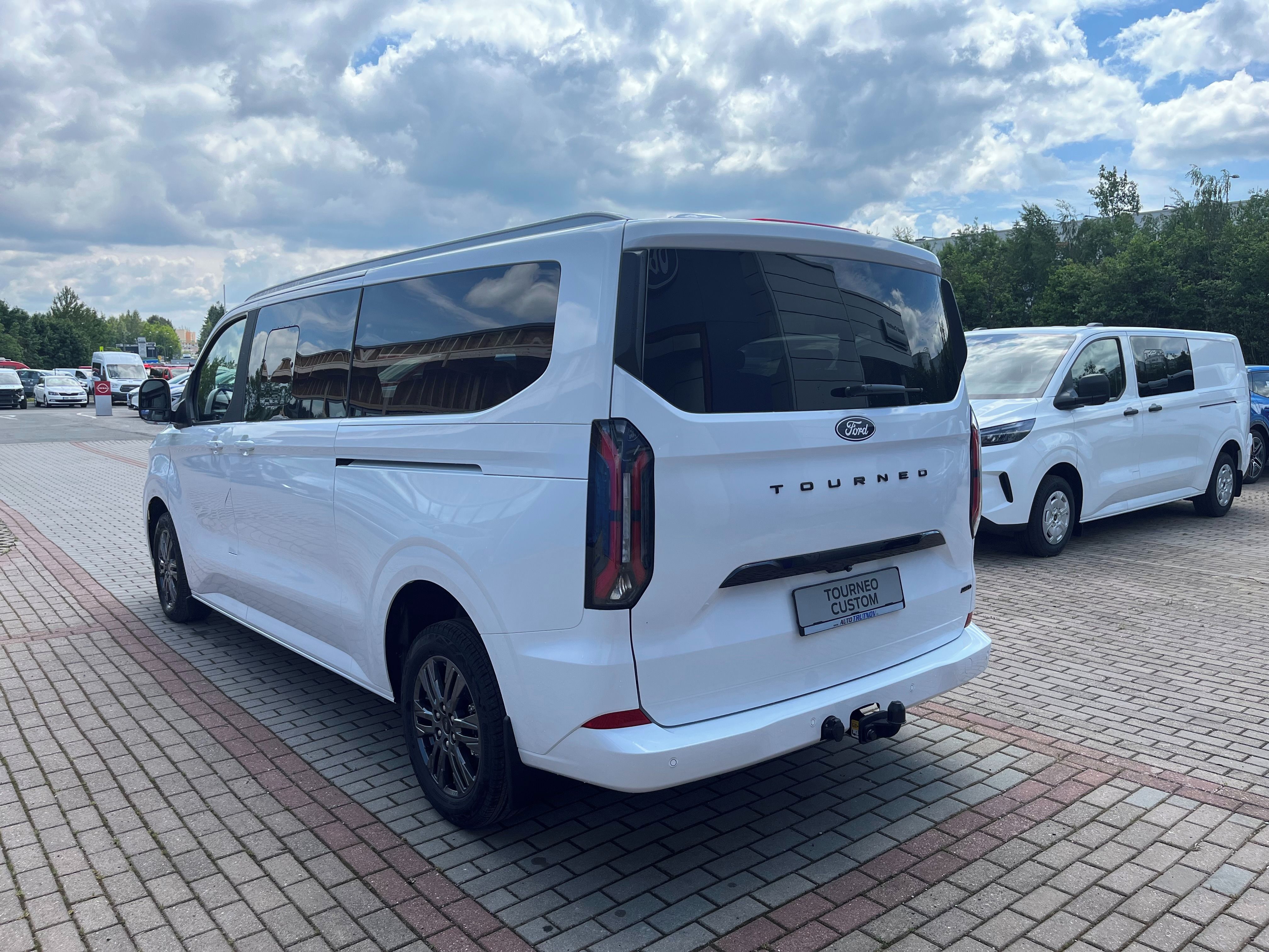 Ford Tourneo Custom, 2.0EcoBlue 125kW TitaniumL2AWD - fotka 3
