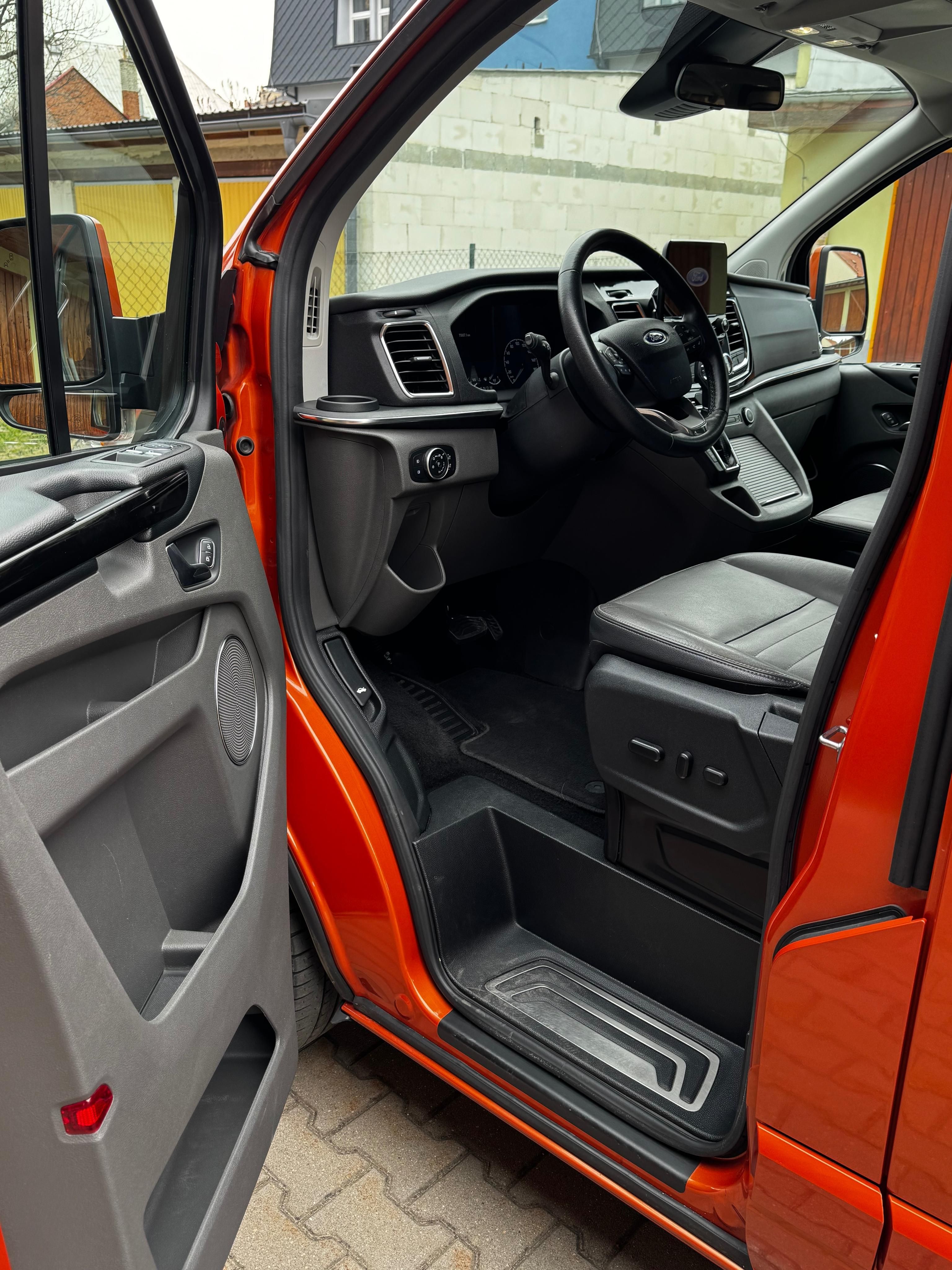 Ford Tourneo Custom - fotka 4