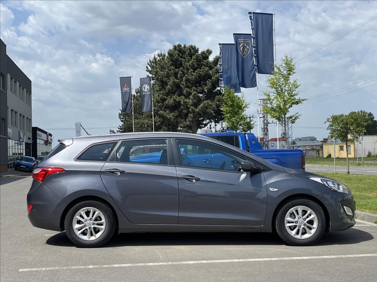 Hyundai i30, 1,6 i  Trikolor Komfort - fotka 4