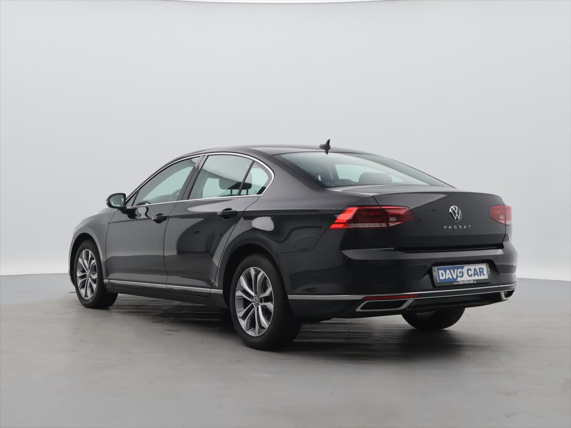 Volkswagen Passat, 2,0 TDI Elegance Aut.Klima CZ - fotka 5