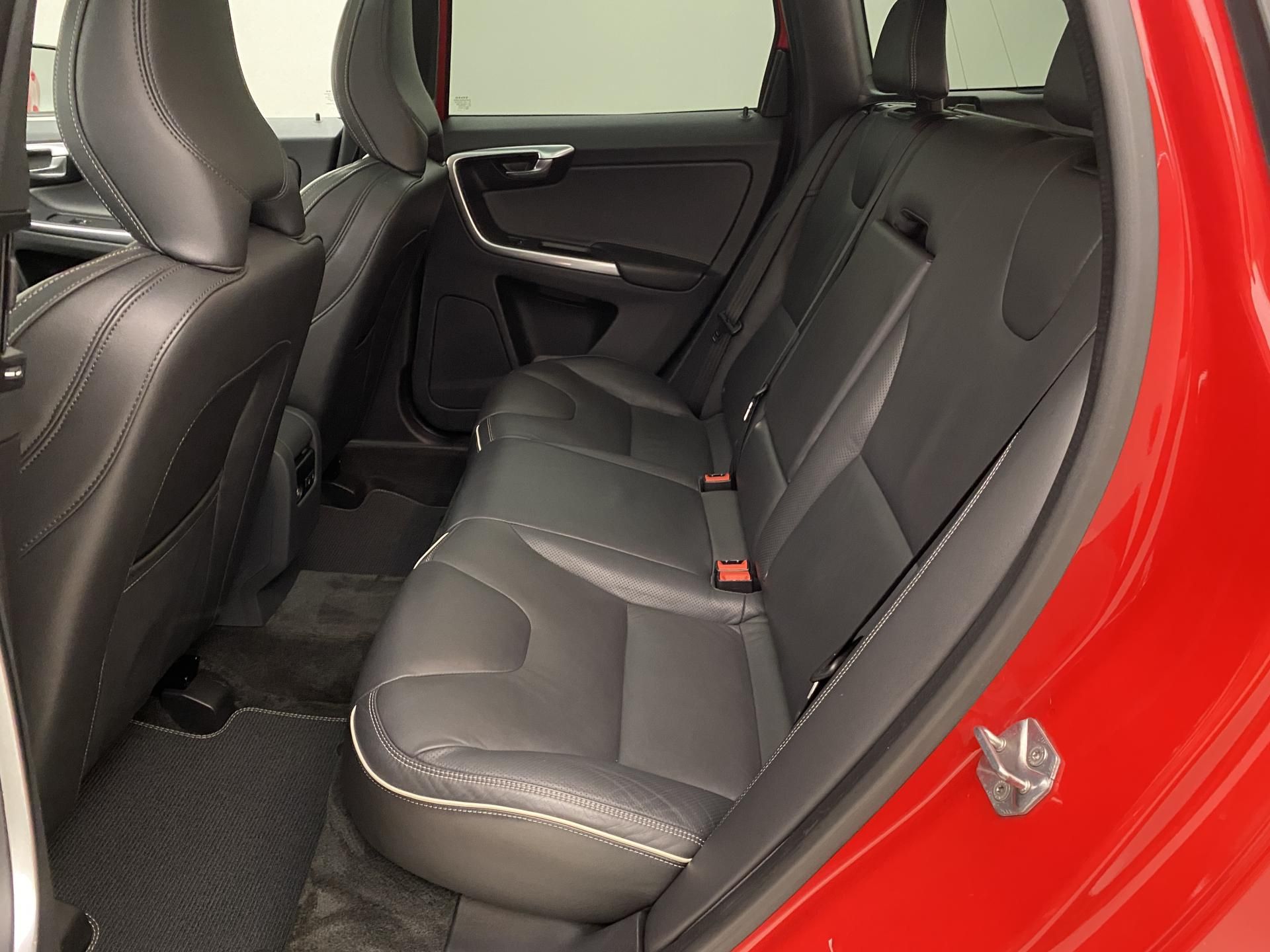 Volvo XC60, D3 MOMENTUM - fotka 5