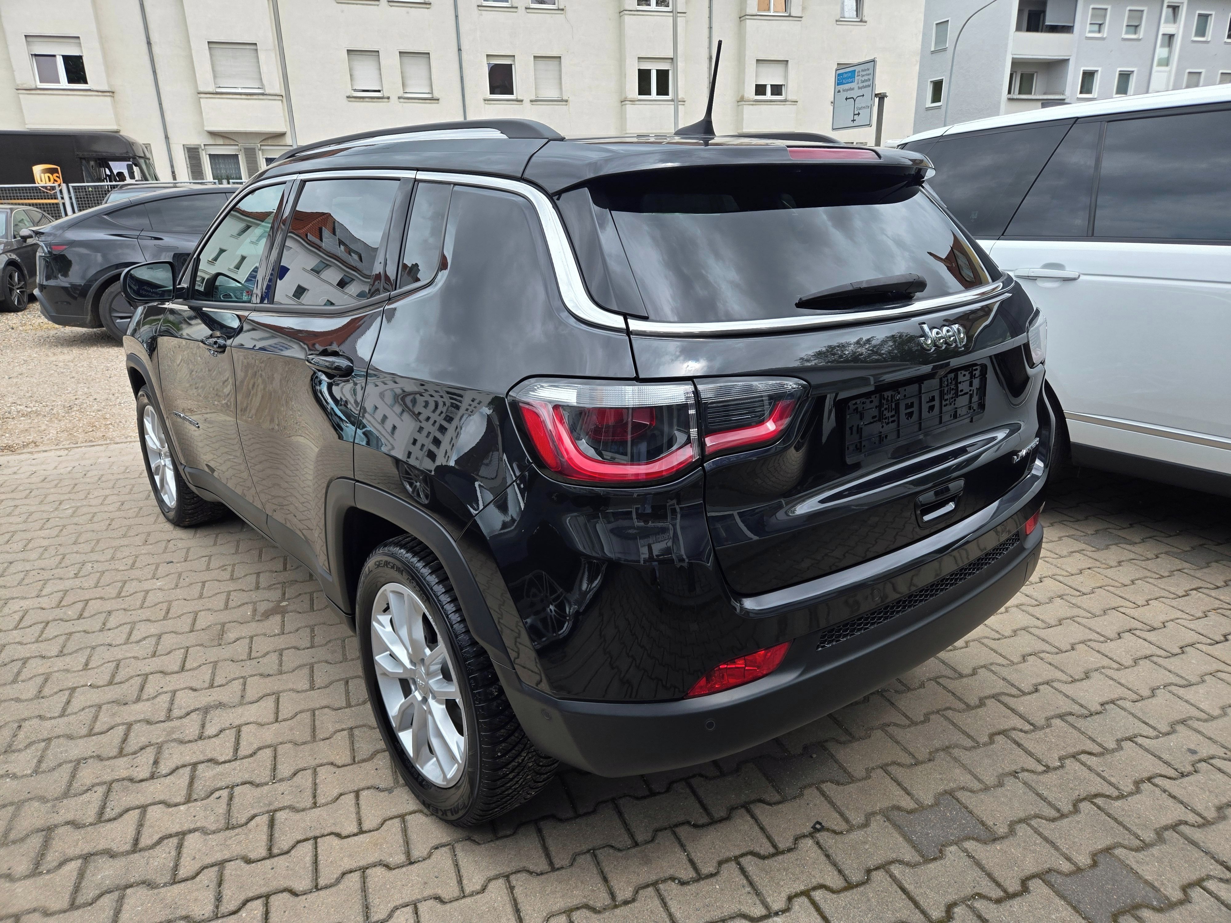 Jeep Compass, Limited 1,3 turbo 110kW - fotka 4