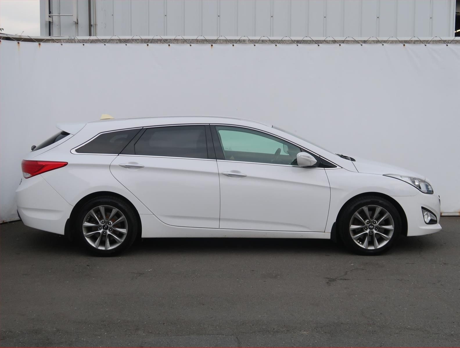 Hyundai i40, 1.7 CRDi, Automatická klima - fotka 6