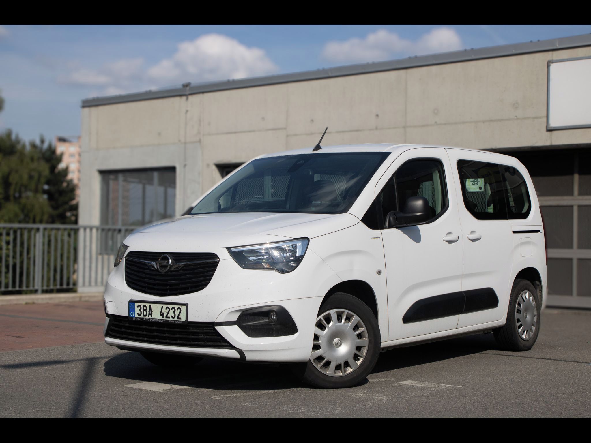 Opel Combo, Servisní knížka, zimní kola.